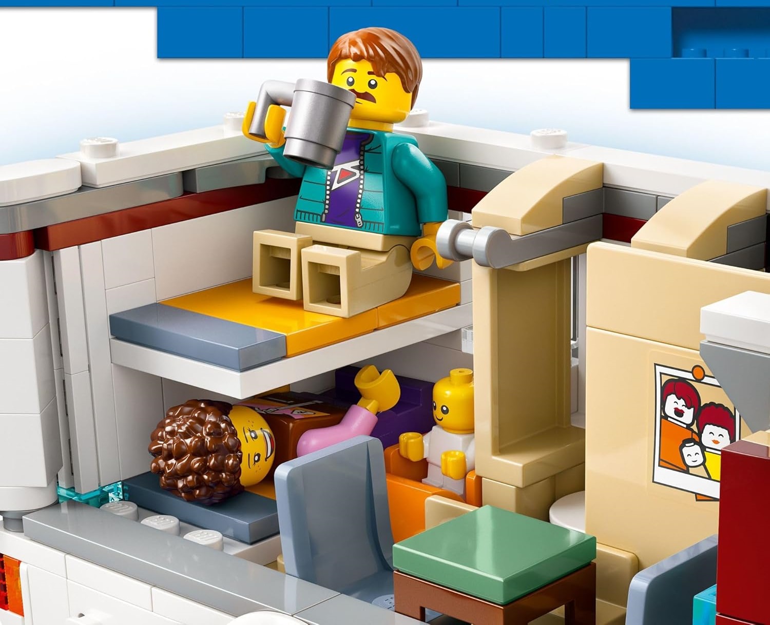 Конструктор LEGO City Фургон для путешествий 385 дет. - фото 3