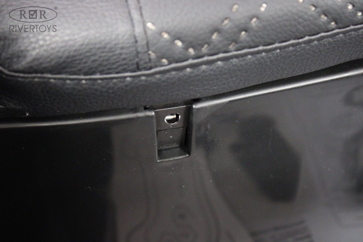 Электромобиль RIVERTOYS F888FF-4WD-RED С пультом ДУ - фото 10