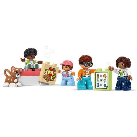 Конструктор LEGO DUPLO Большой пассажирский поезд блочный