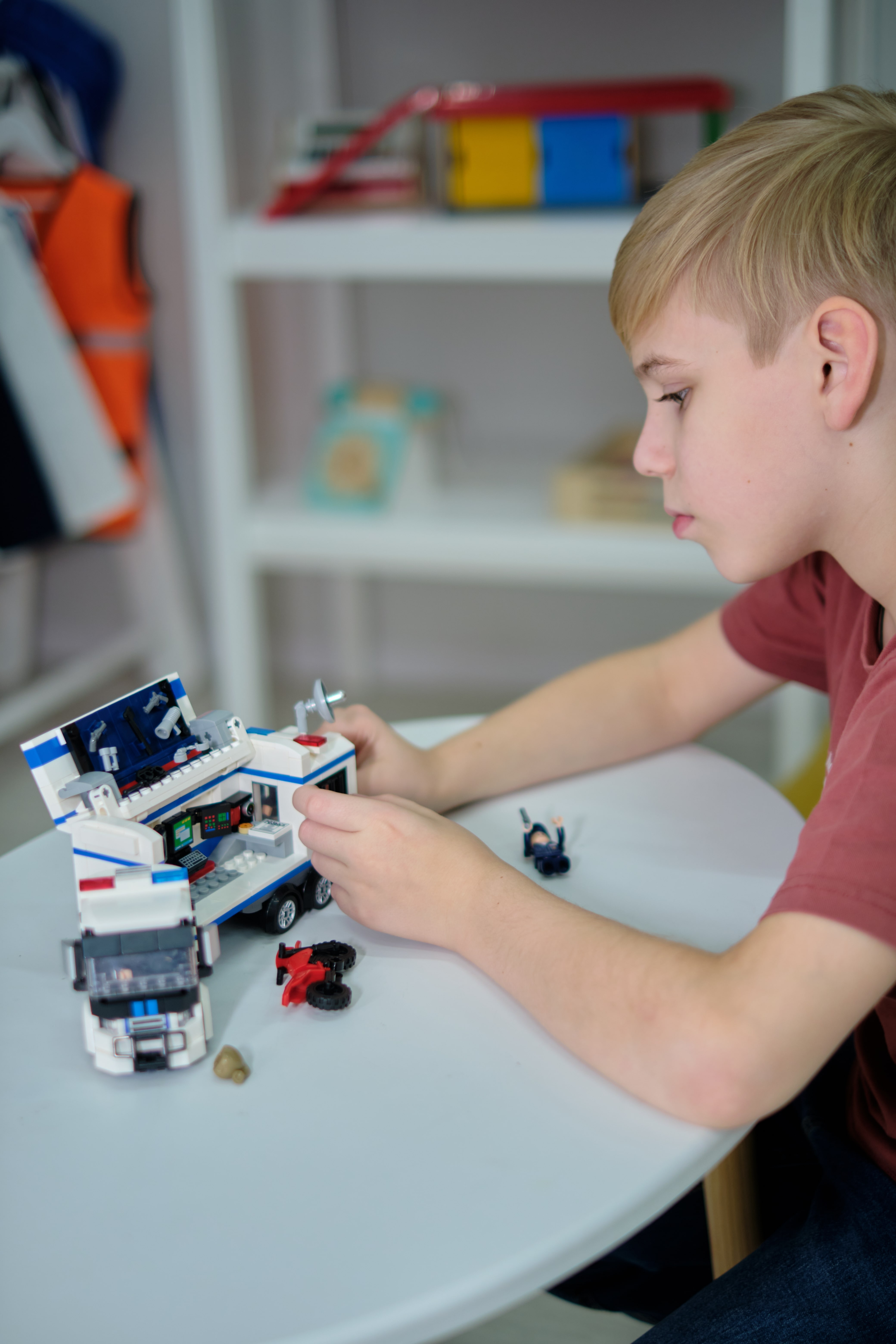 Конструктор brick labs Полицейский трак 572 дет. - фото 21