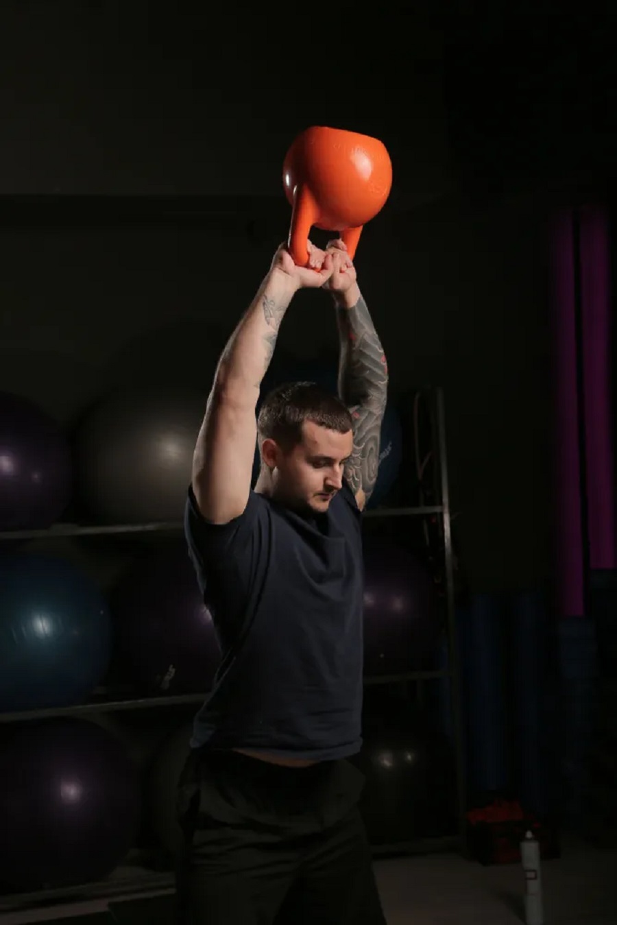 Гиря KMS sport пластиковая 10 кг - фото 1