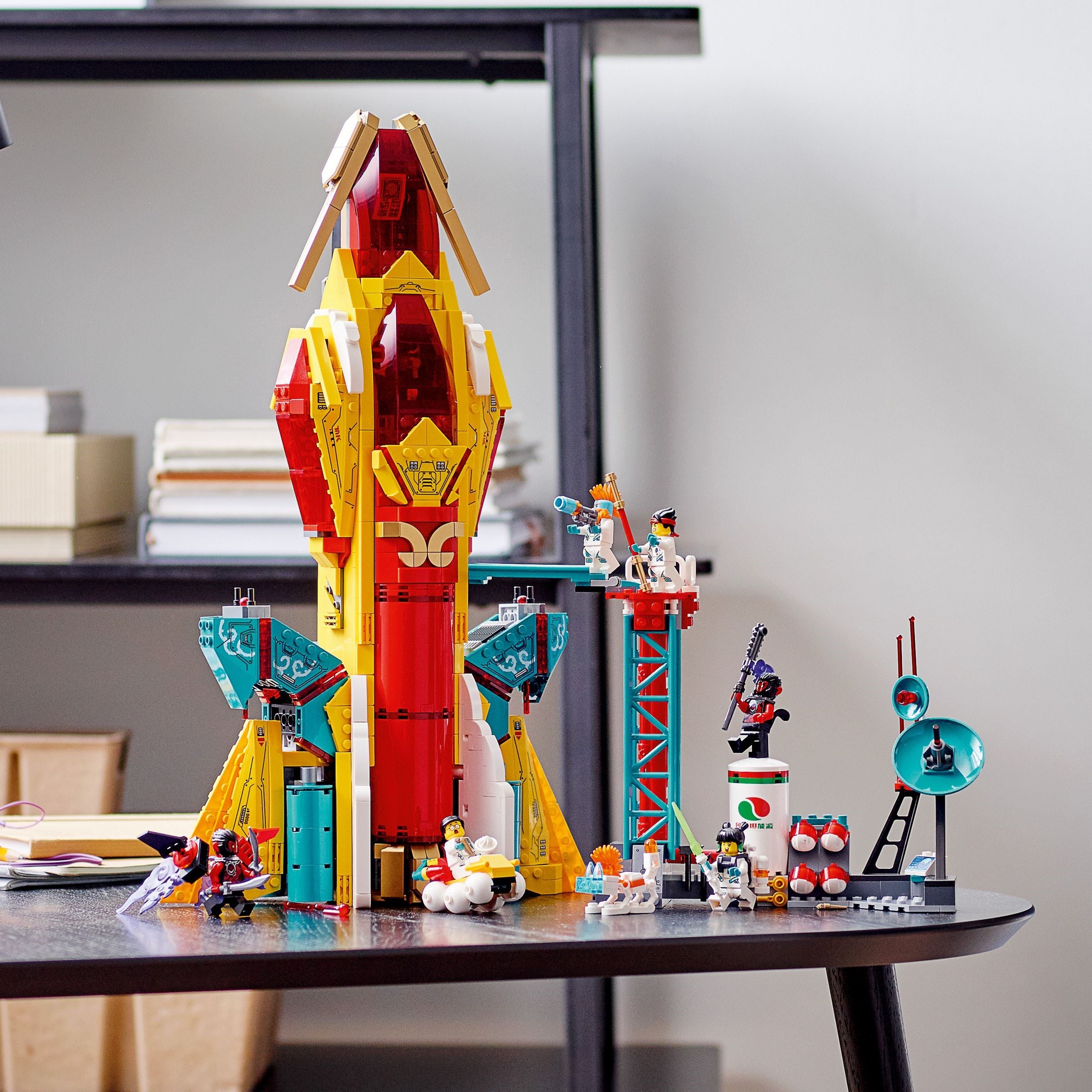 Конструктор LEGO Monkie kid Галактический странник 1356 дет. - фото 6