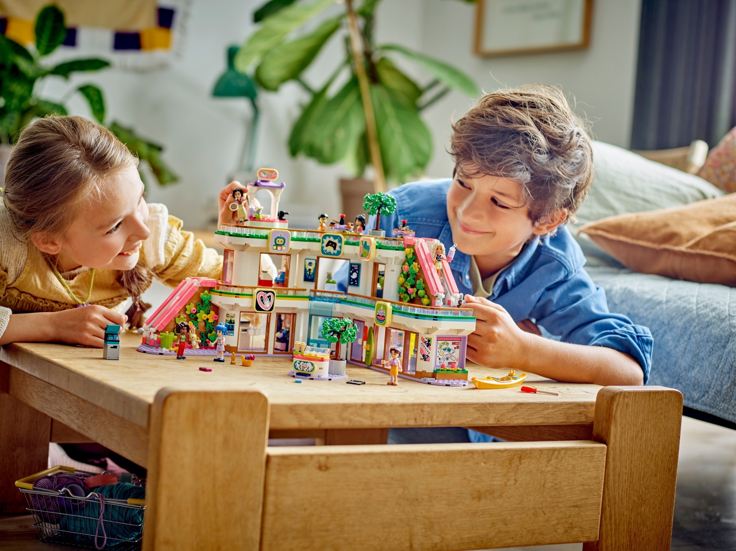 Конструктор LEGO Friends 42604 1237 дет. - фото 3
