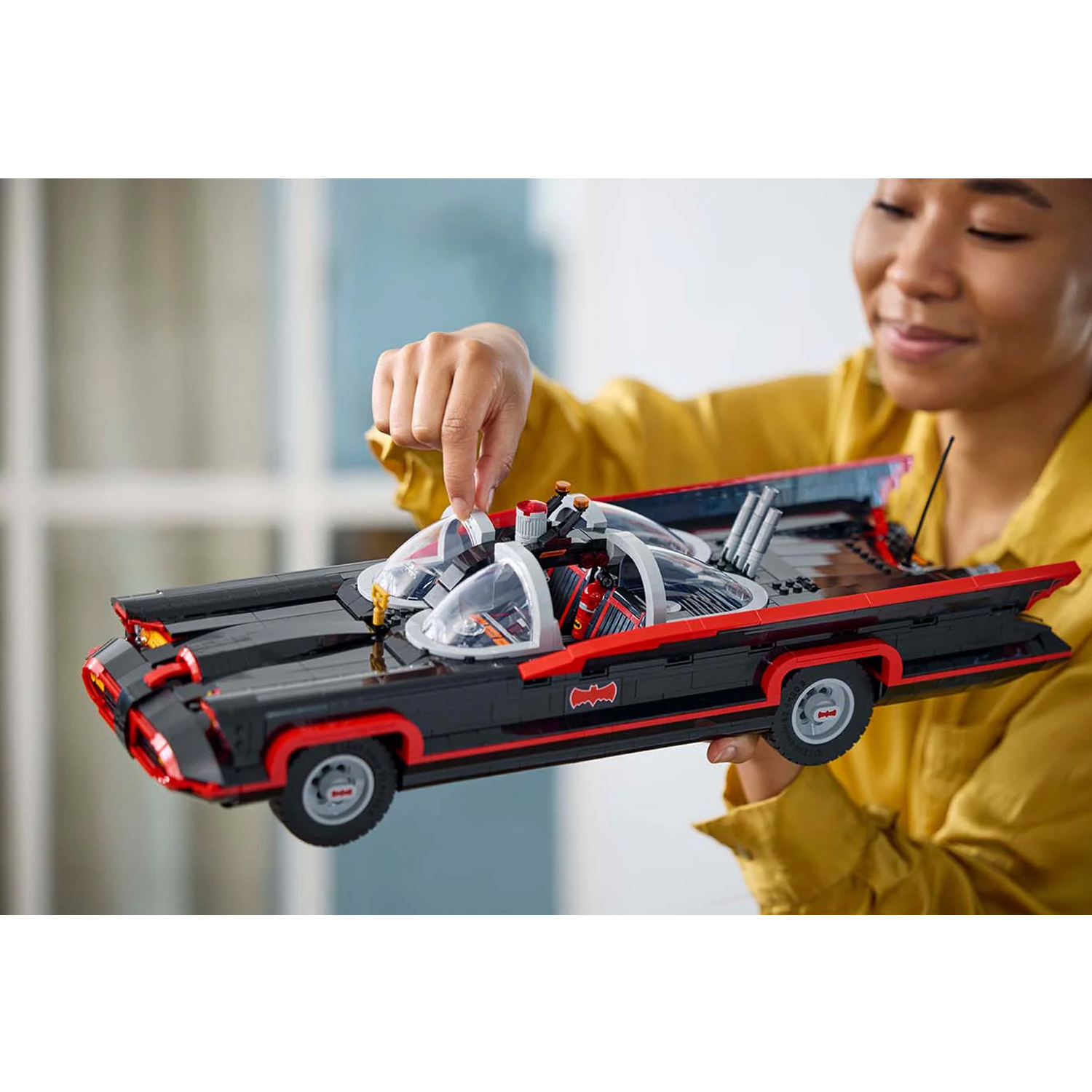 Конструктор LEGO DC Super Heroes Бэтмобиль 1822 дет. - фото 12