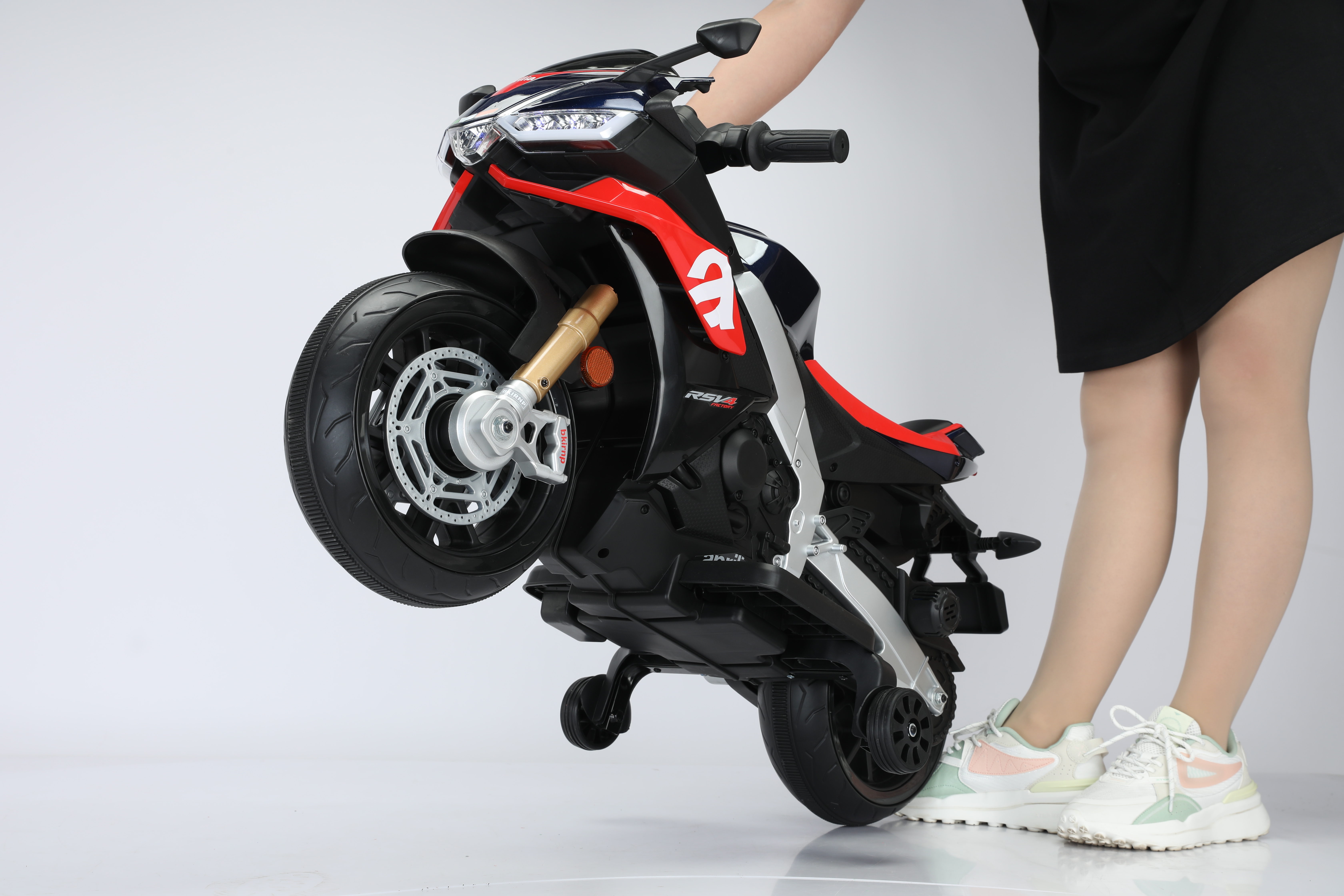 Электромотоцикл TOYLAND Moto Aprilia - фото 6