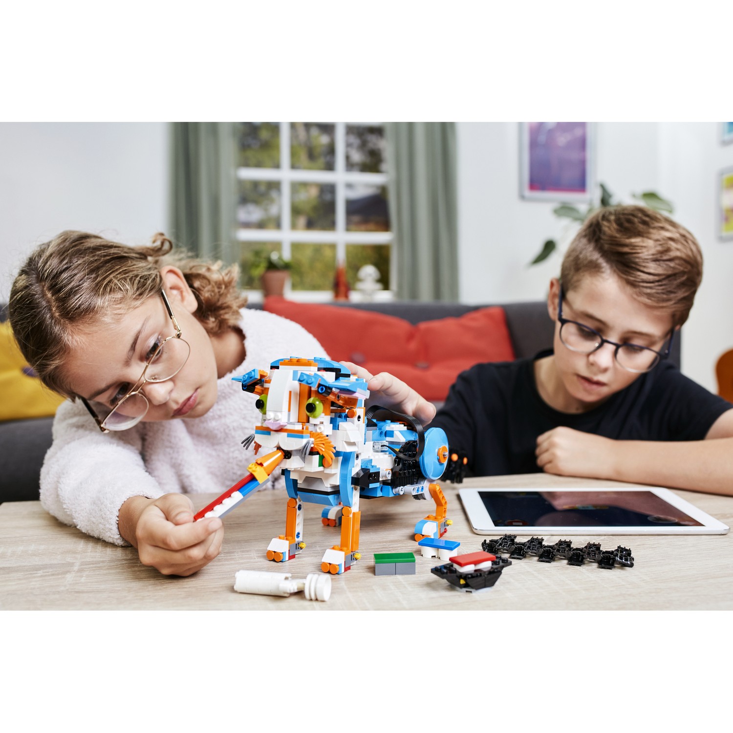 Конструктор LEGO BOOST Creative Toolbox 847 дет. - фото 13