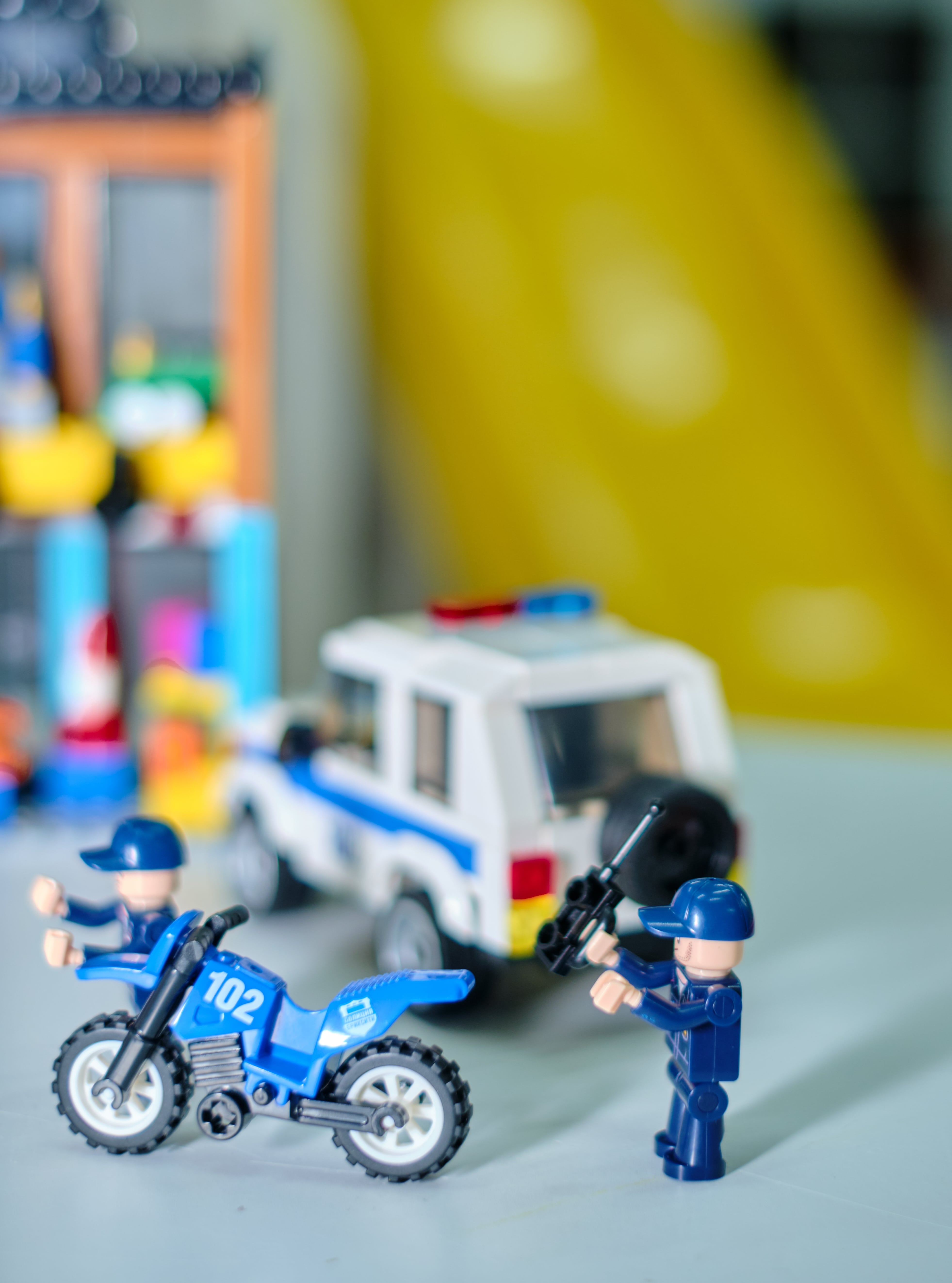 Конструктор brick labs Ограбление магазина 582 дет. - фото 4