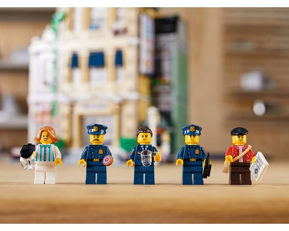 Конструктор LEGO Creator Expert 10278 2903 дет. - фото 26