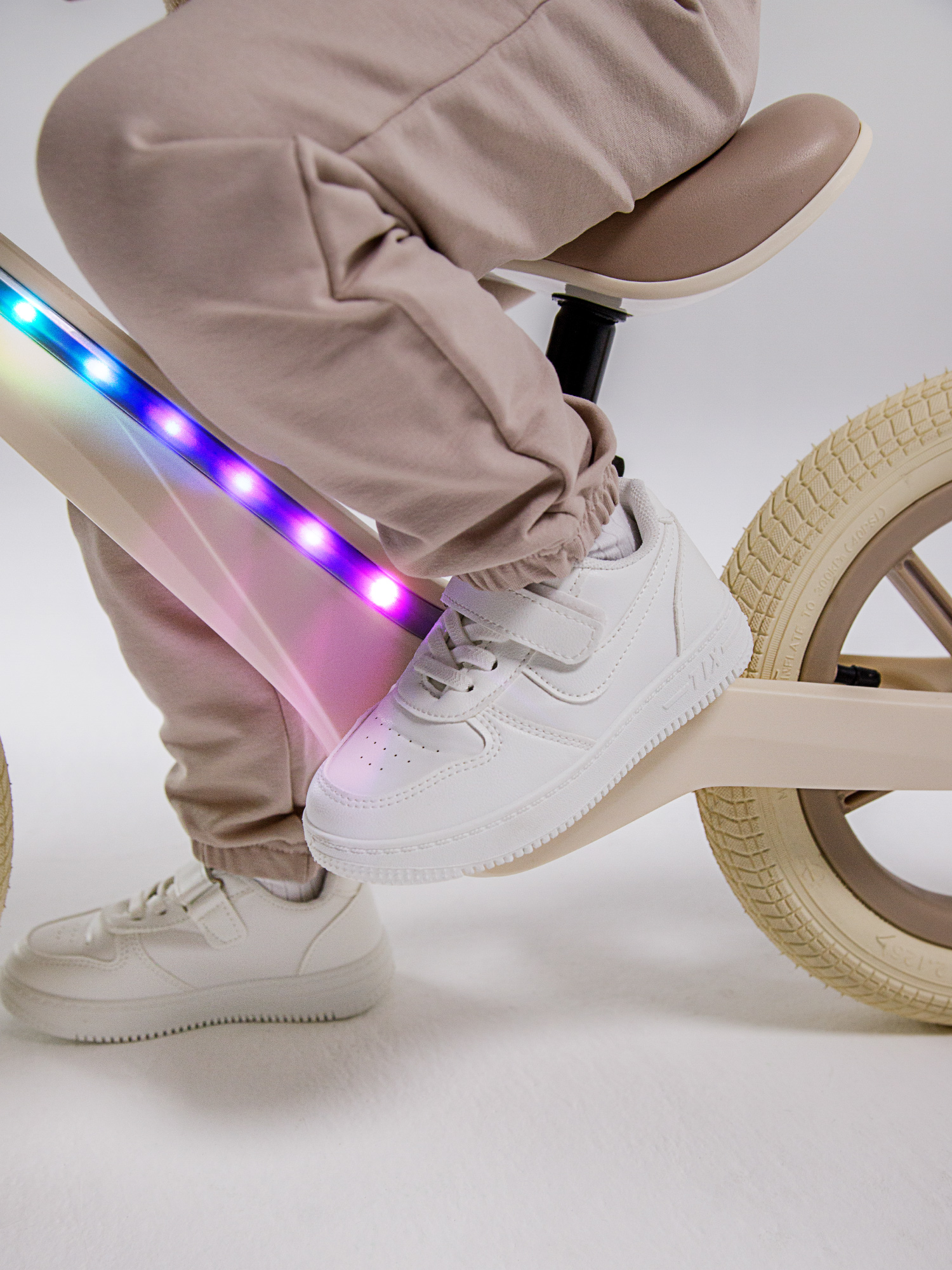 Двухколесный беговел Amarobaby 12 дюймов - фото 16