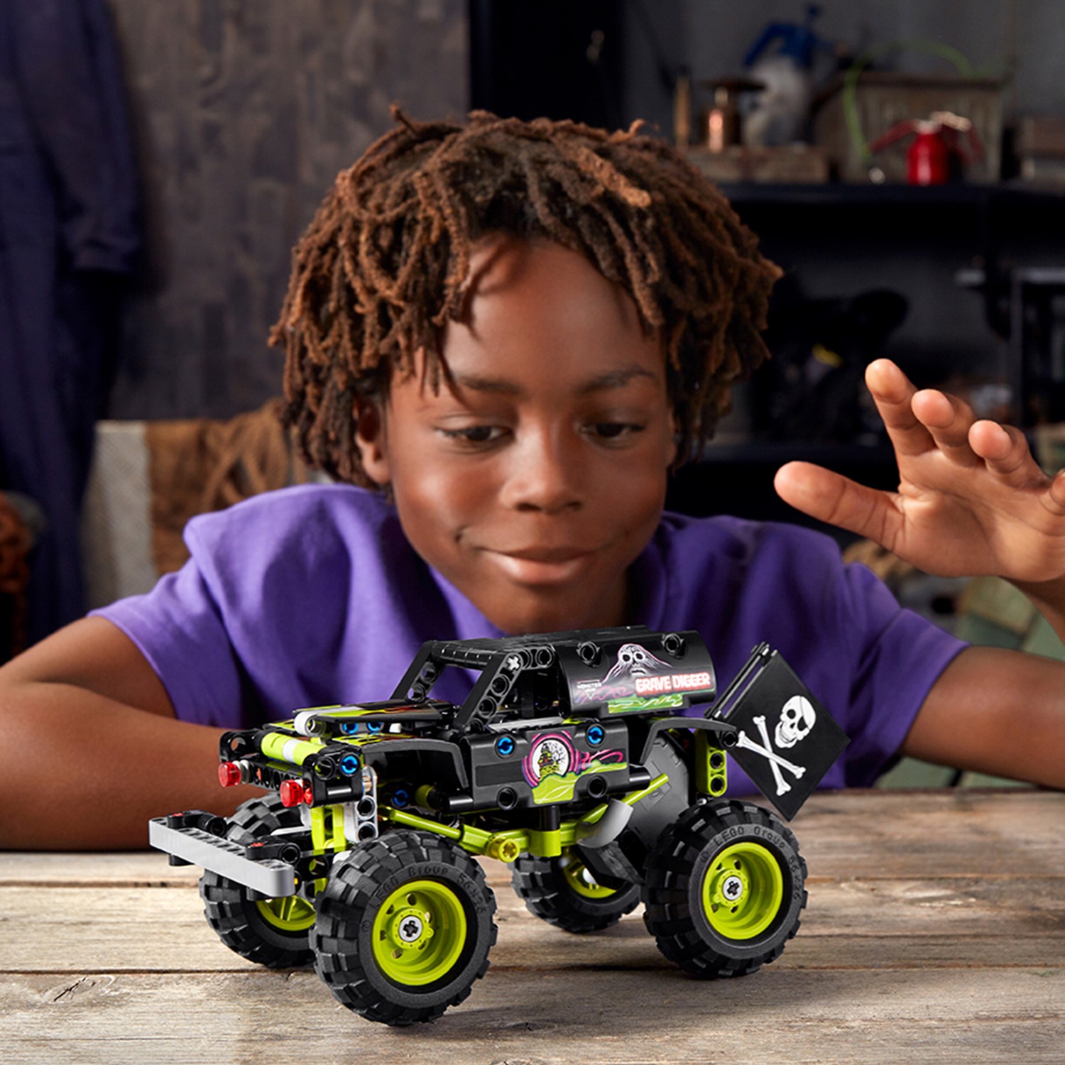 Конструктор LEGO Technic Monster Jam Grave Digger 212 дет. - фото 9