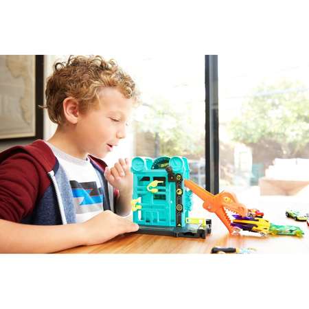Трек Hot Wheels Побег из автомастерской с пусковой установкой