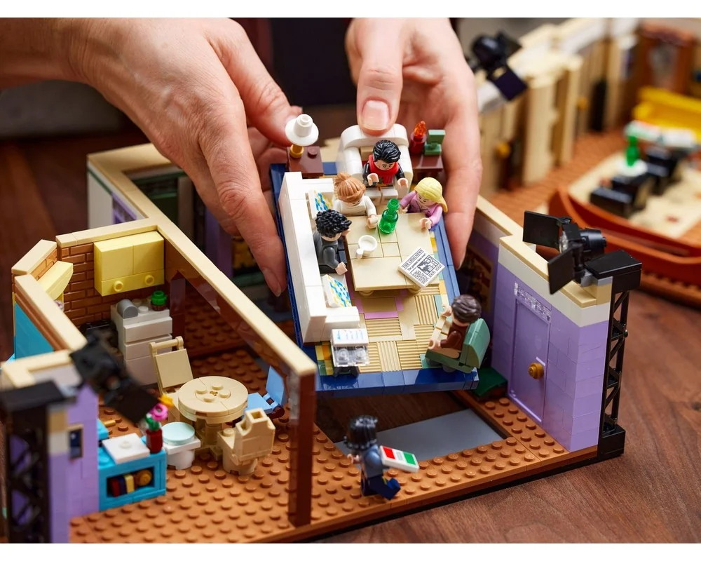Конструктор LEGO Ideas 10292 2019 дет. - фото 22