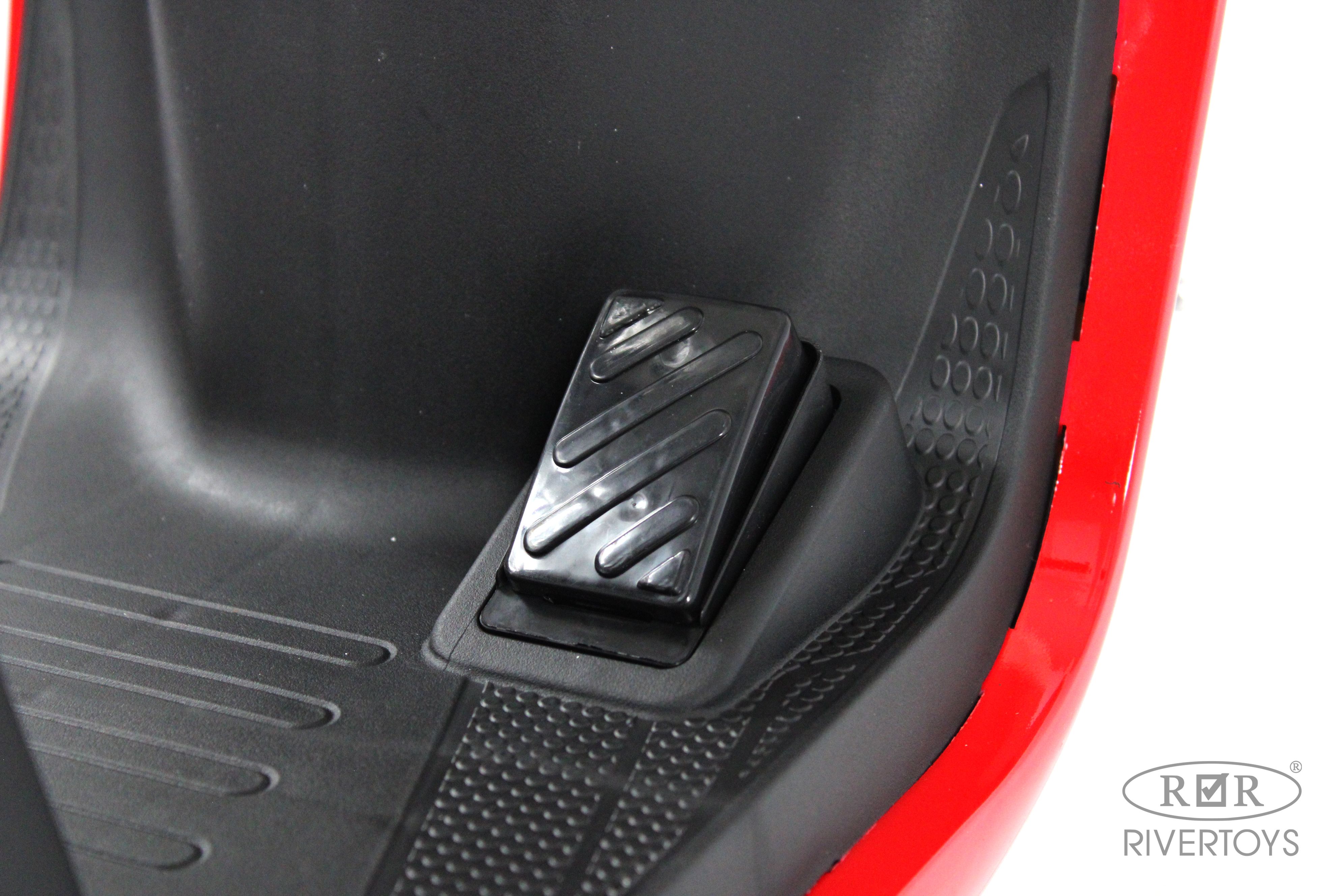 Электромобиль RIVERTOYS Z555ZZ-BEIGE-RED - фото 11