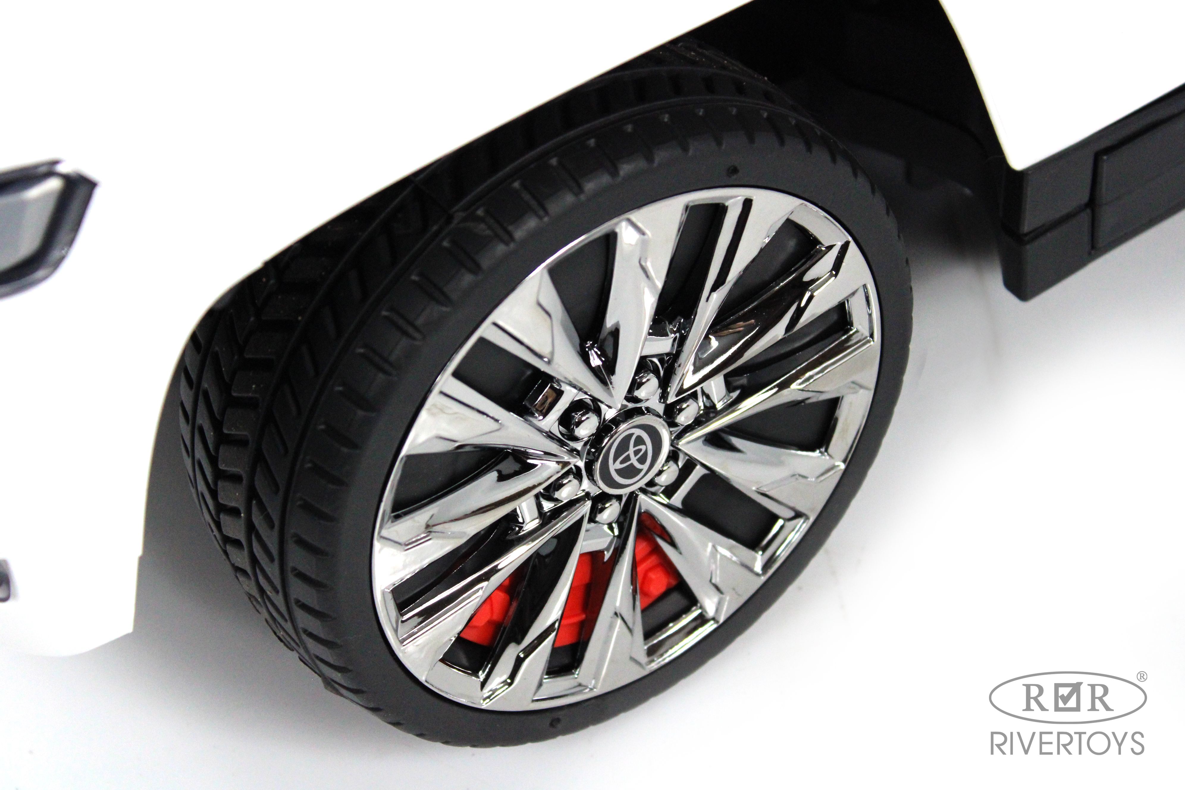 Электромобиль RIVERTOYS Toyota Z002ZZ-A-WHITE С пультом ДУ - фото 13