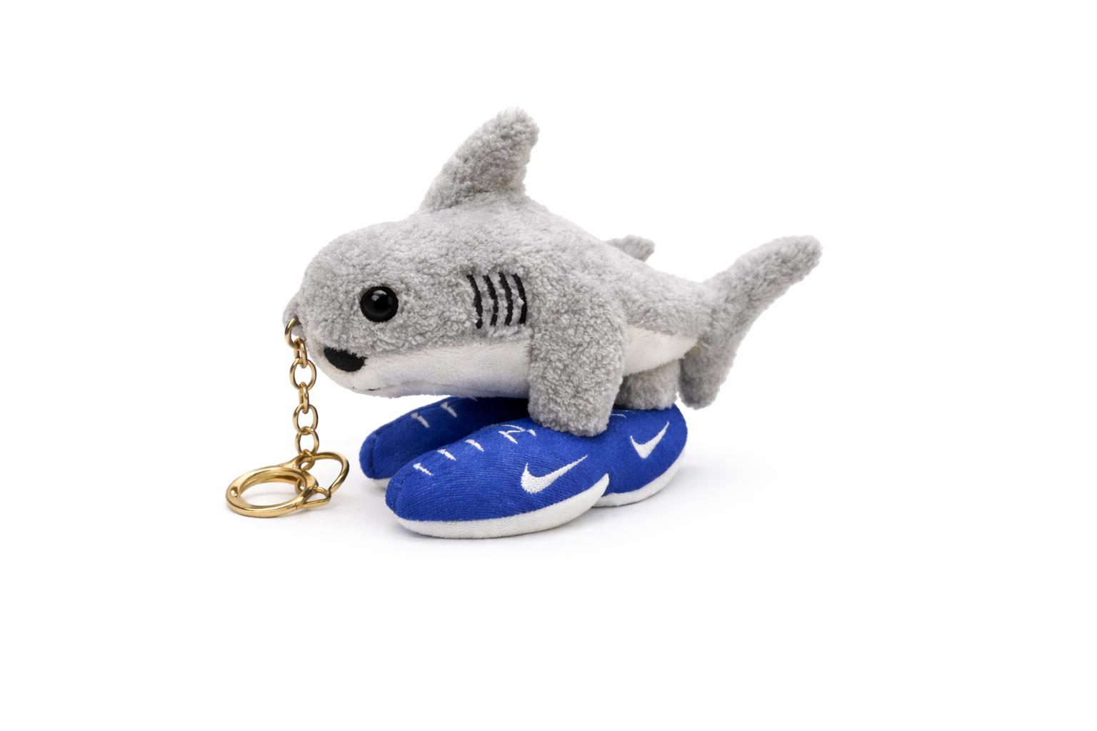 Изображение товара Брелок Мастер Акула в кедах