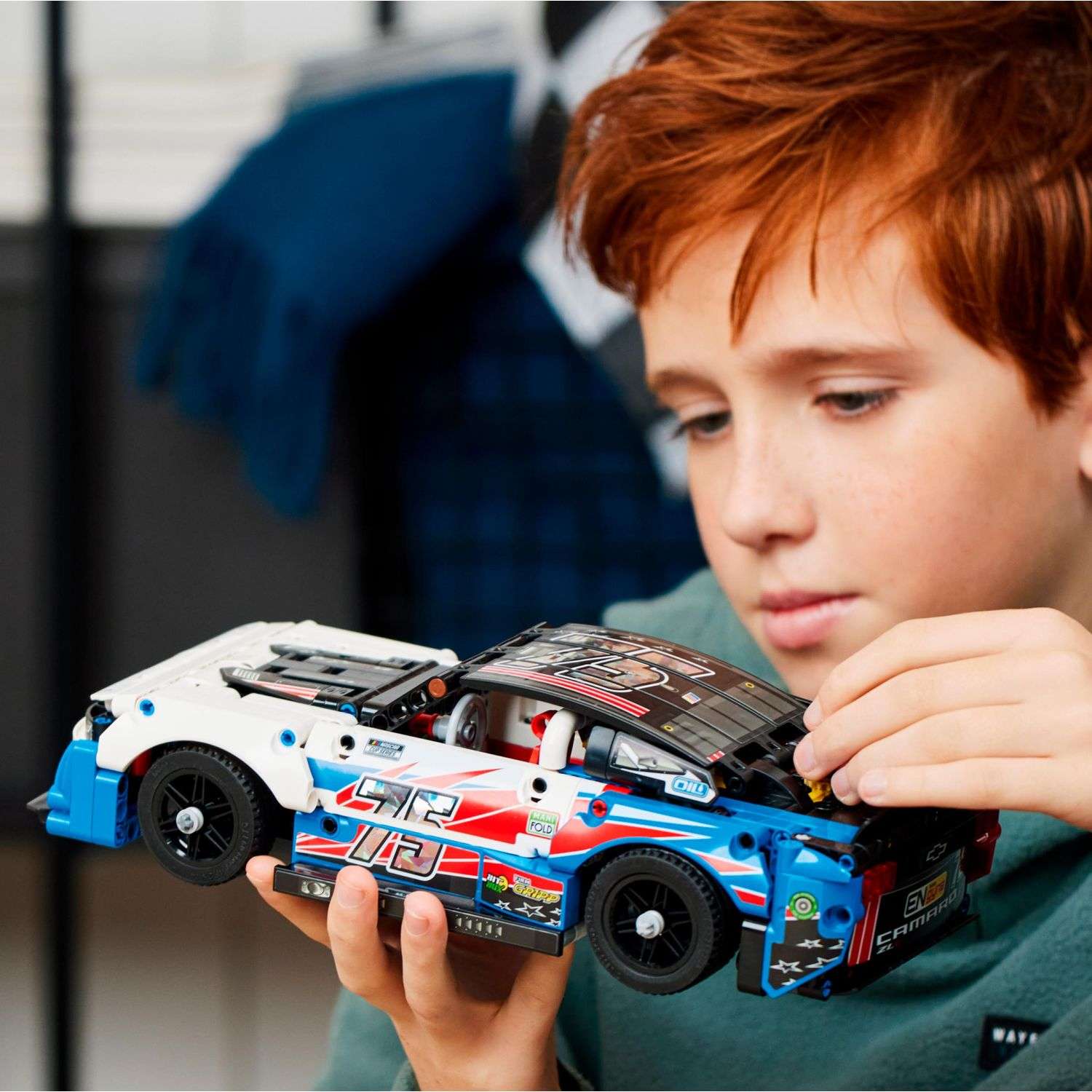 Конструктор LEGO Technic Nascar Chevrolet Camaro 672 дет. - фото 8