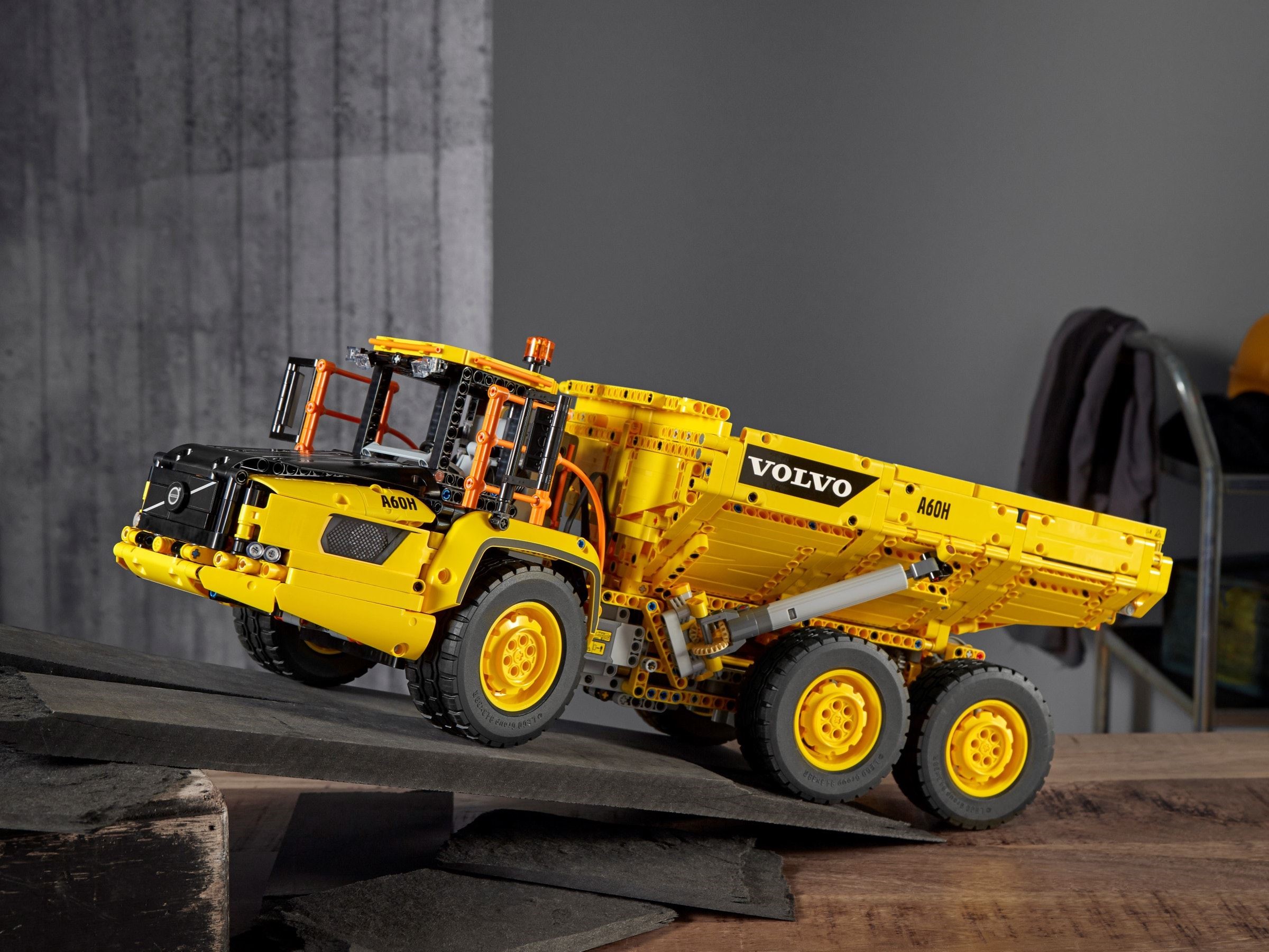 Конструктор LEGO Technic 42114 374 дет. - фото 5