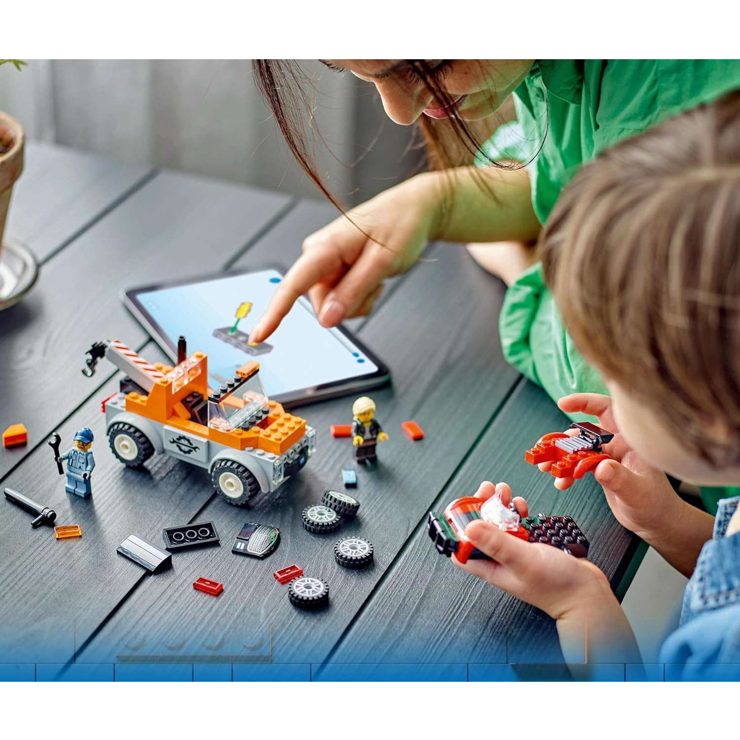 Конструктор LEGO City TowTruck and Sports Car Repair 101 дет. - фото 8