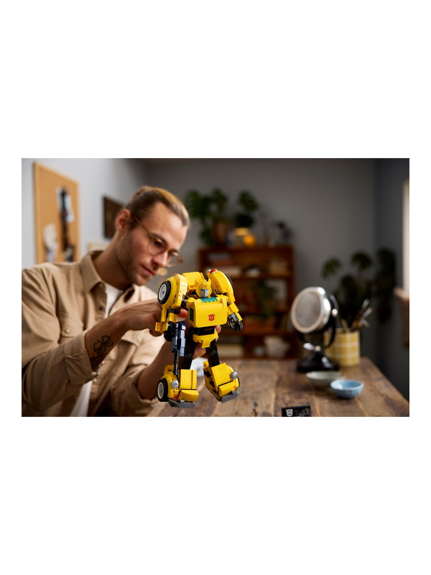 Конструктор LEGO Icons Робот Бамблби 950 дет. - фото 11