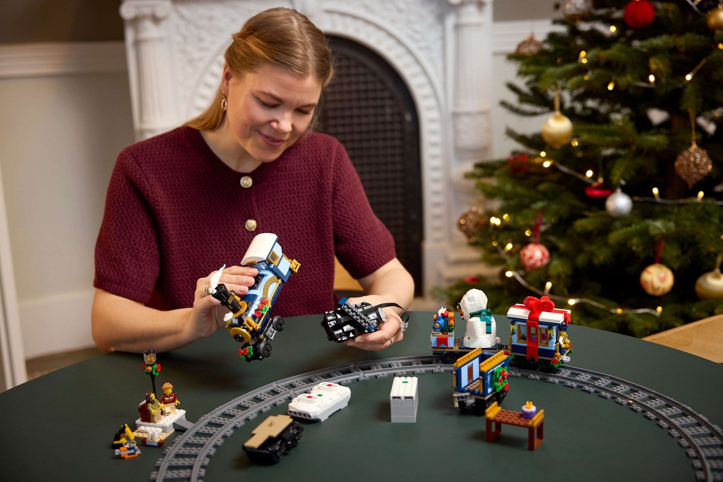 Конструктор LEGO Icons 10361 956 дет. - фото 3