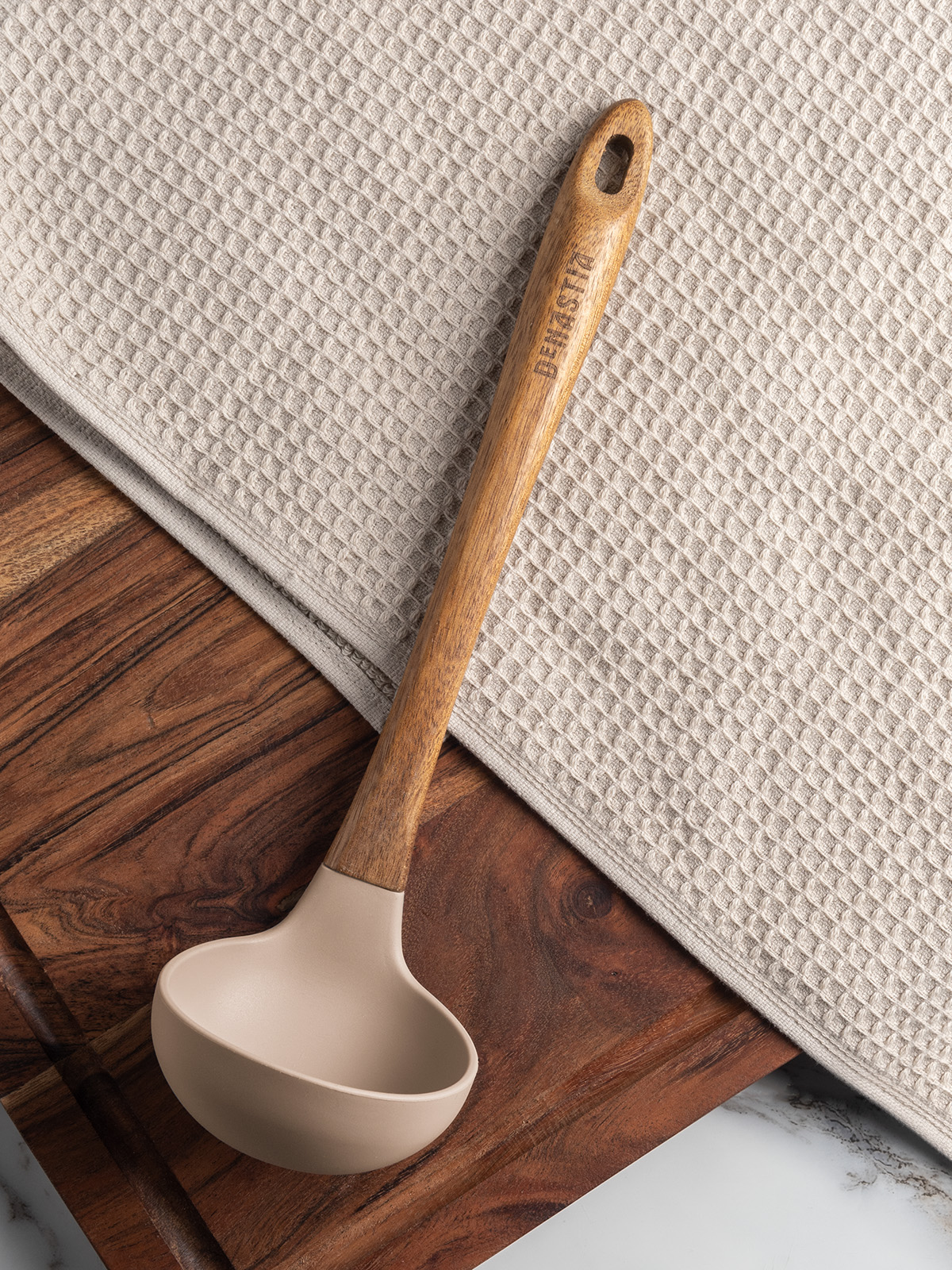 Половник DeNASTIA силикон акация бежевый - фото 1