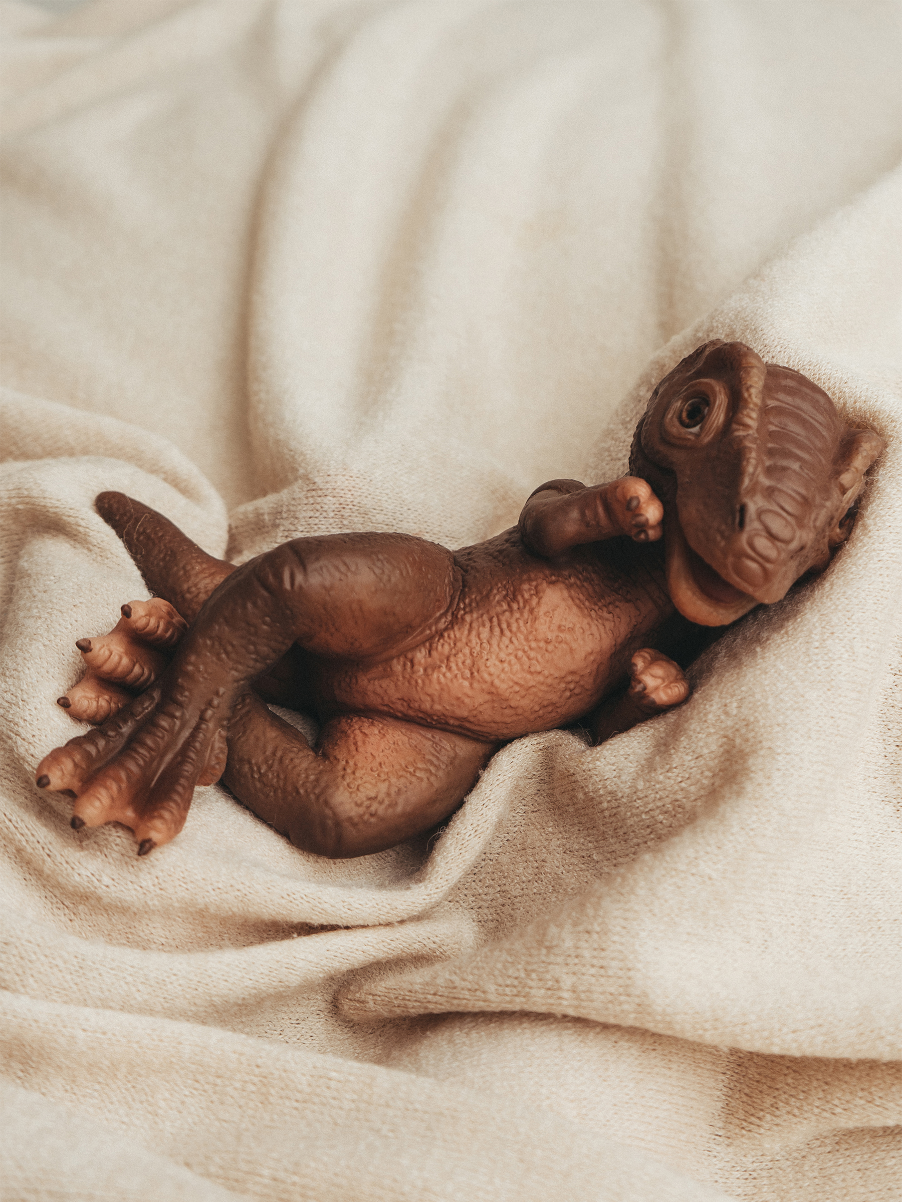 Кукла мини Magic Manufactory Magic Dino Тираннозавр высота 22 см 4631163177467 - фото 3