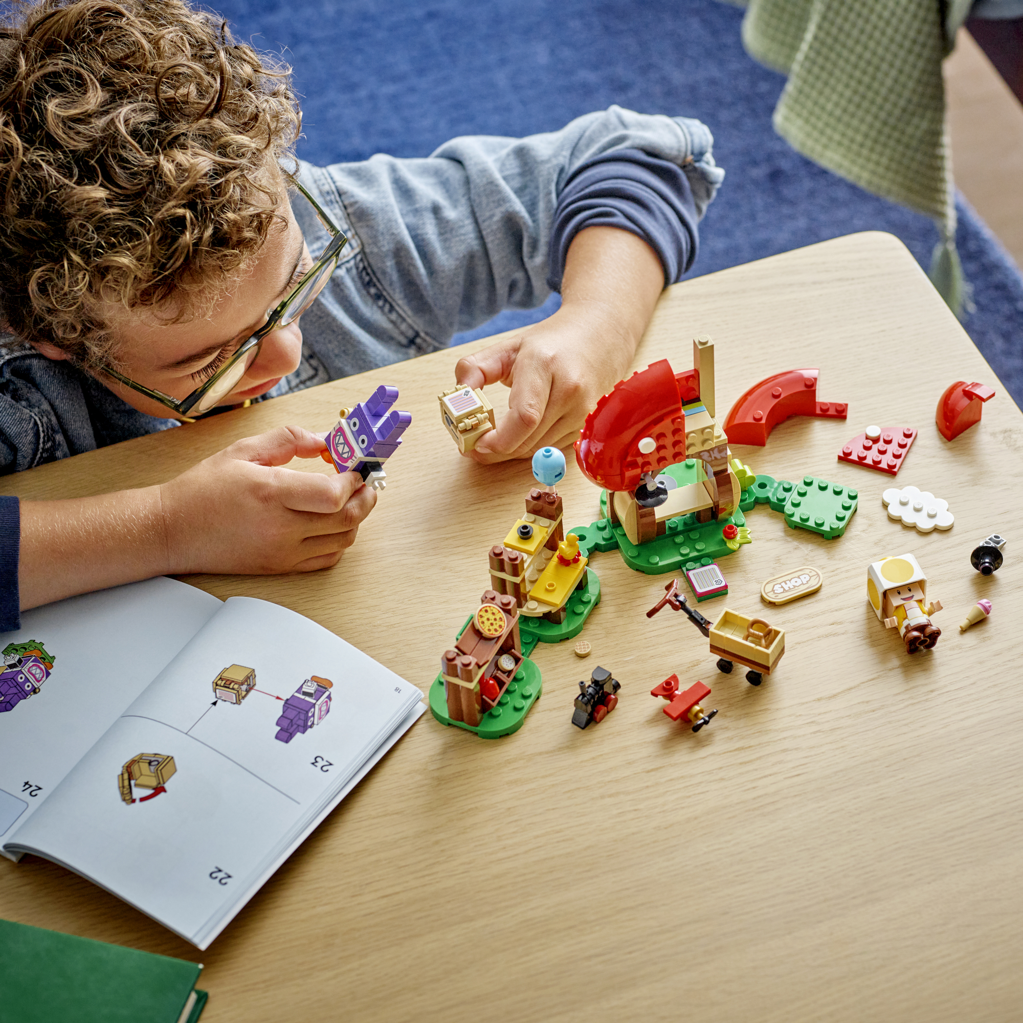 Конструктор LEGO Super Mario Nabbit at Toads Shop 230 дет. - фото 8