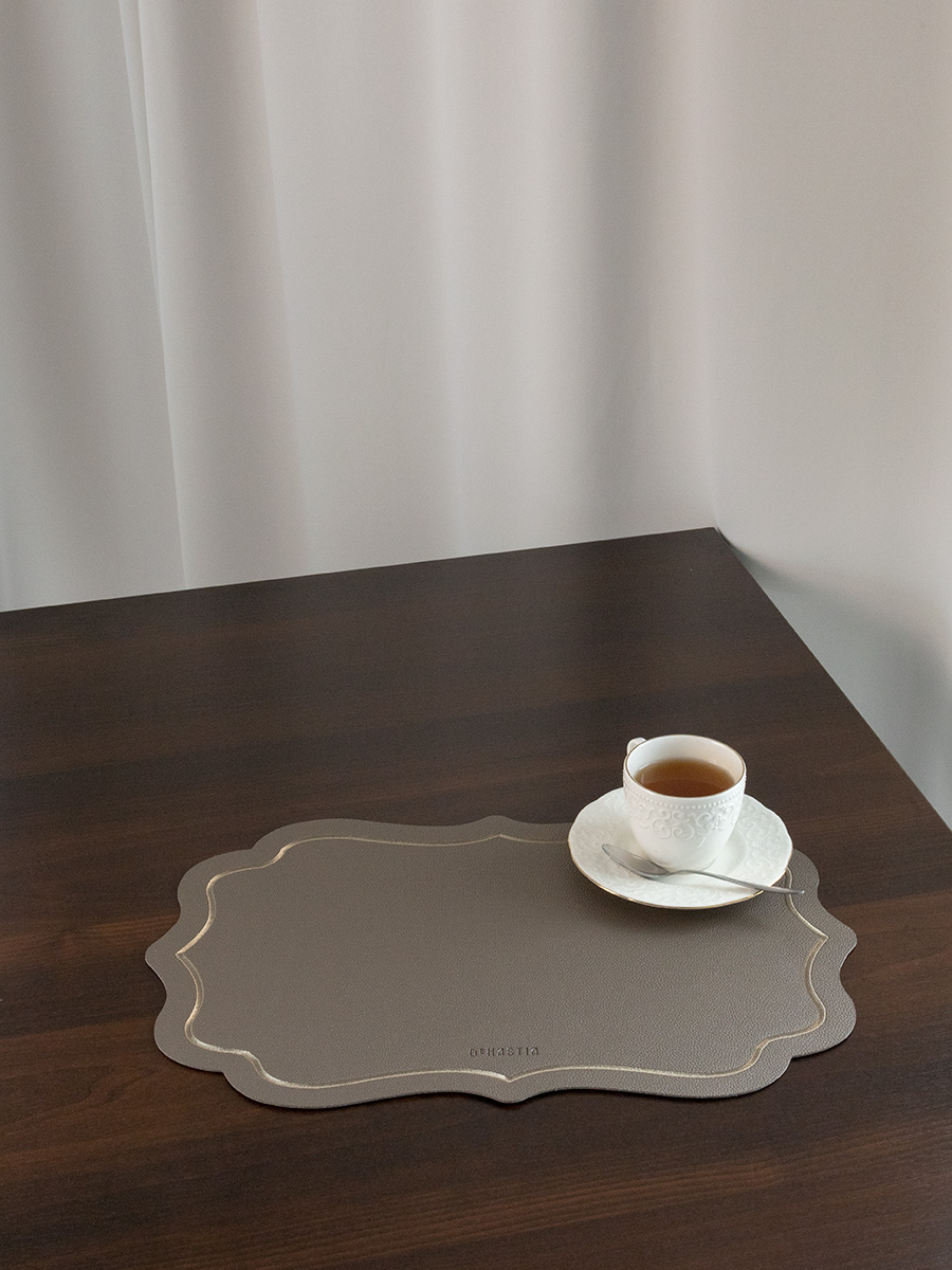 Салфетка сервировочная DeNASTIA с отстрочкой 45х30 см экокожа бронзовый E000604 - фото 1