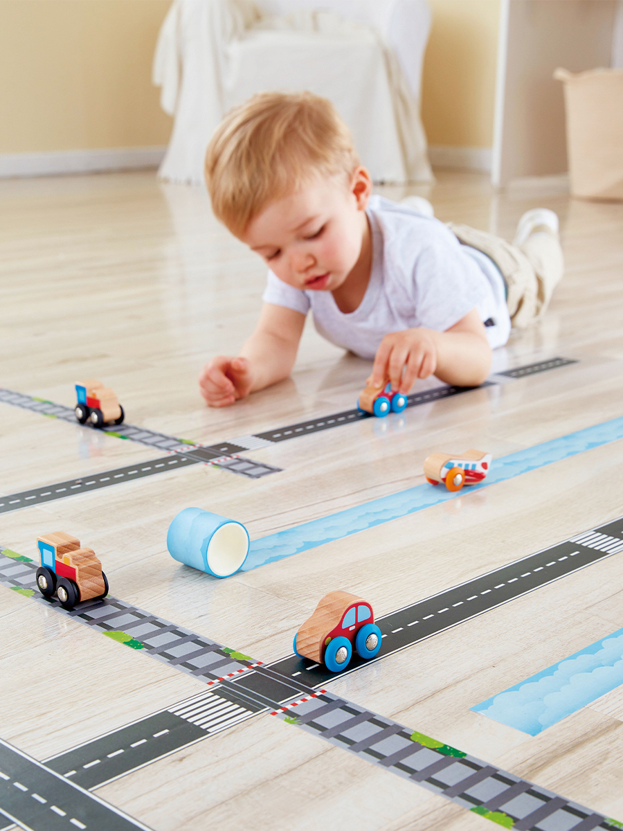 Изображение товара Деревянный игровой набор Hape с поездом и рельсами для детей от 2 лет