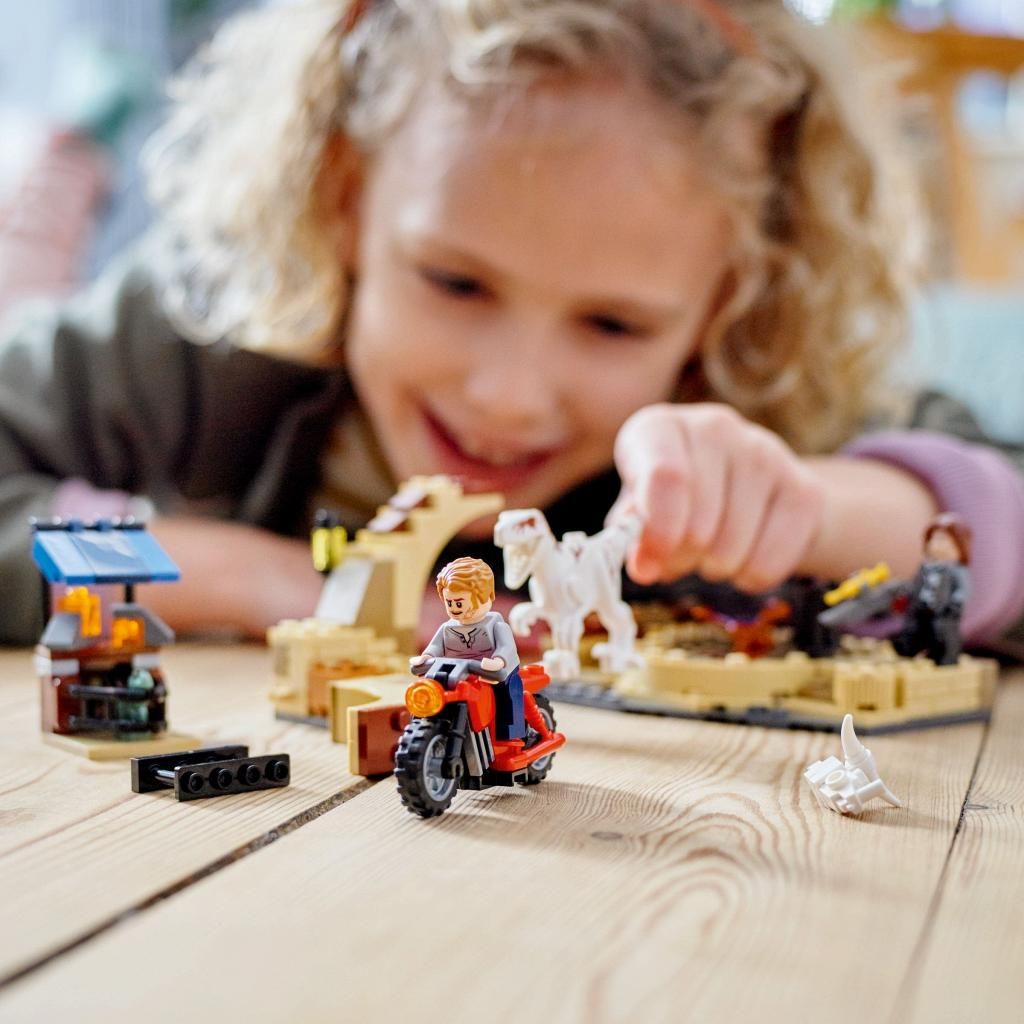 Конструктор LEGO Jurassic World Атроцираптор погоня мотоцикла блочный - фото 8