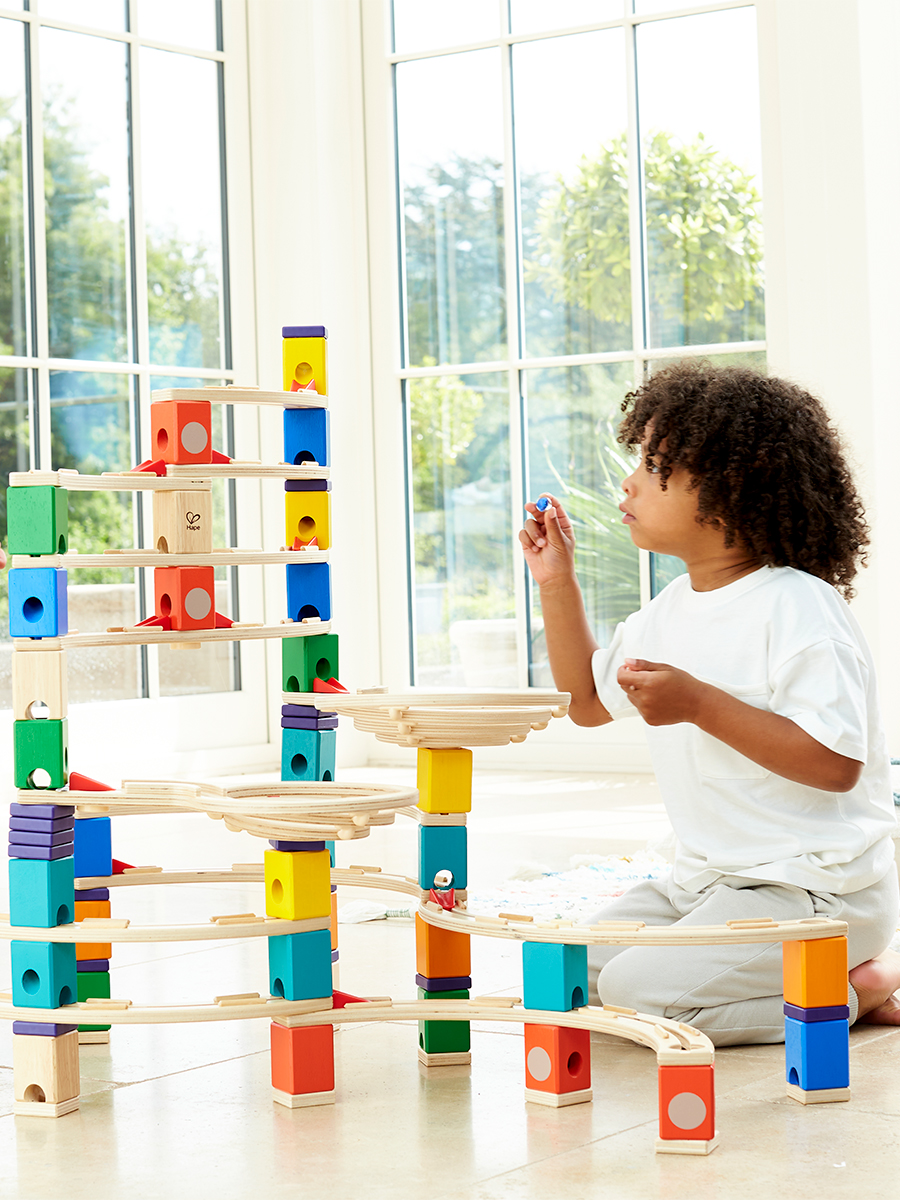 Конструктор Hape Гонки деревянный 202 дет. - фото 1