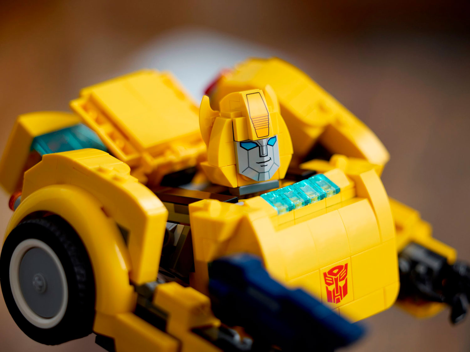 Конструктор LEGO Icons Bumblebee 950 дет. - фото 11