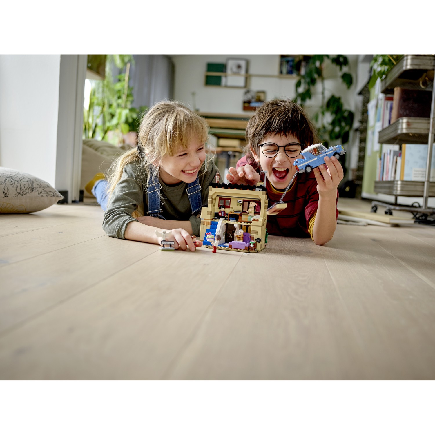 Конструктор LEGO Harry Potter Тисовая улица дом 4 797 дет. - фото 18
