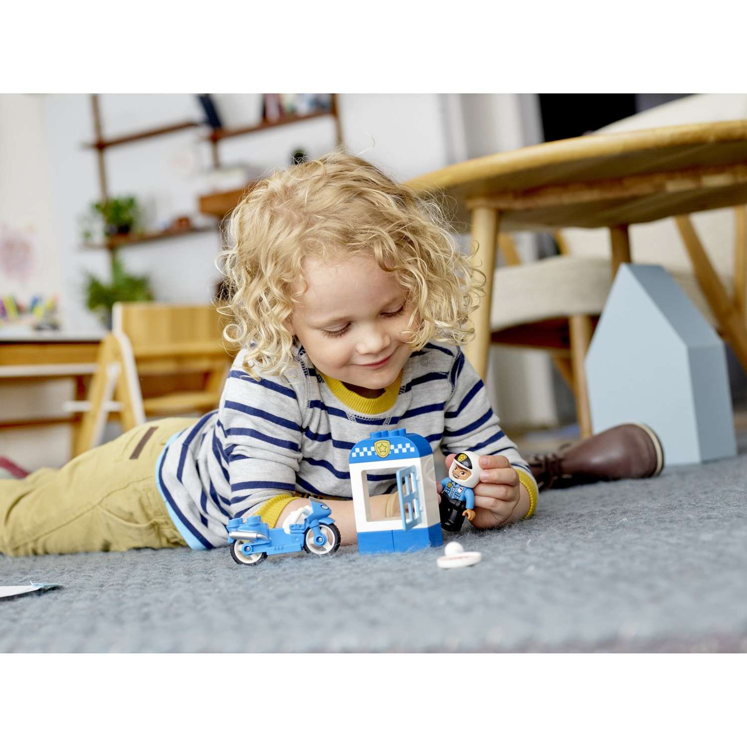Конструктор LEGO DUPLO Town Полицейский мотоцикл блочный - фото 7