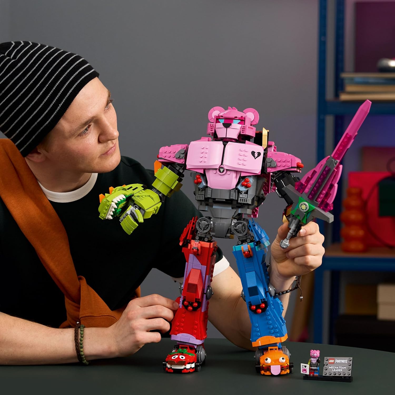 Конструктор LEGO Fortnite Капитан команды роботов 2503 дет. - фото 6