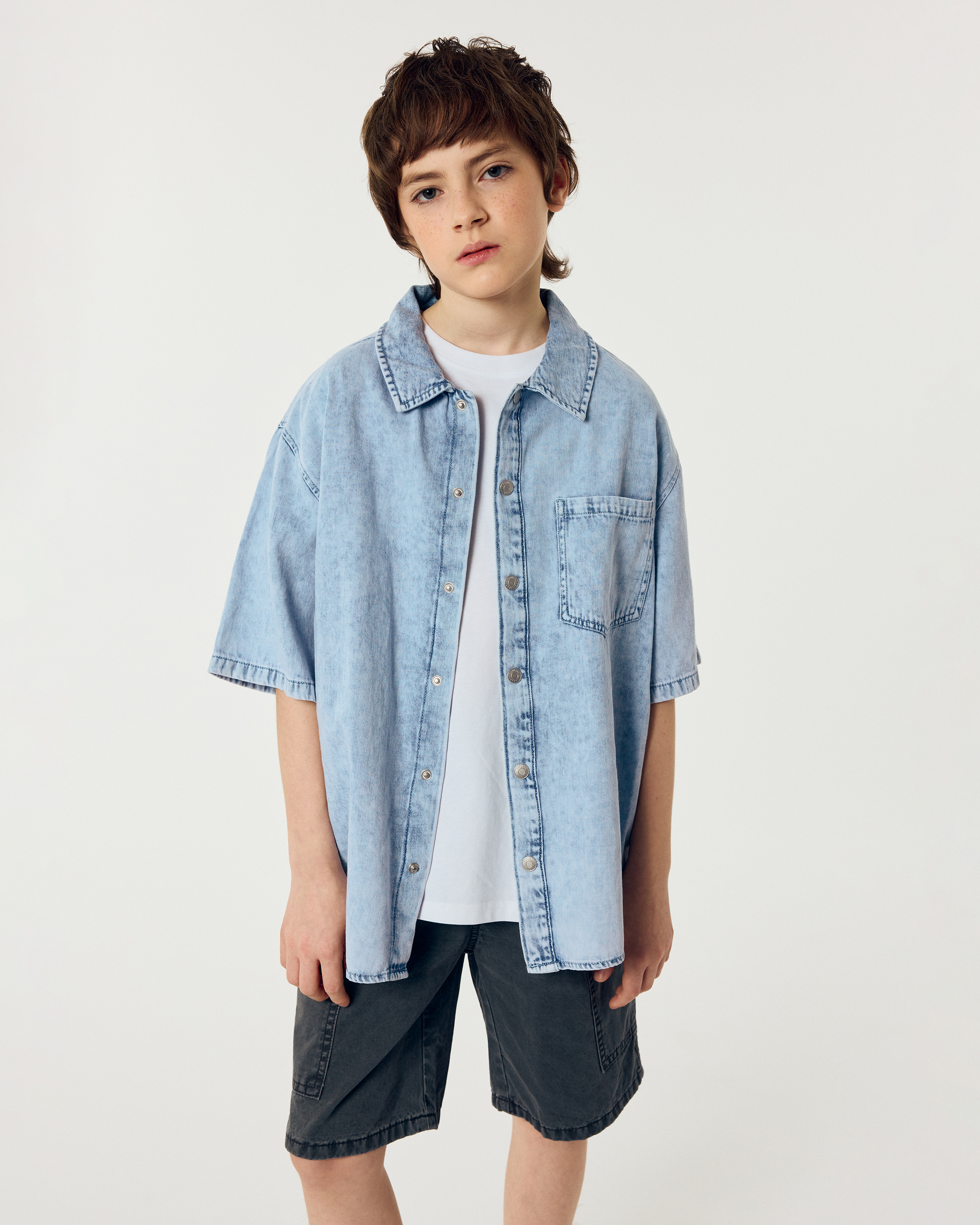 Изображение товара Джинсовая рубашка Futurino для мальчика светло-синяя 164 размер