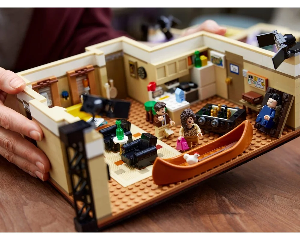 Конструктор LEGO Ideas 10292 2019 дет. - фото 26