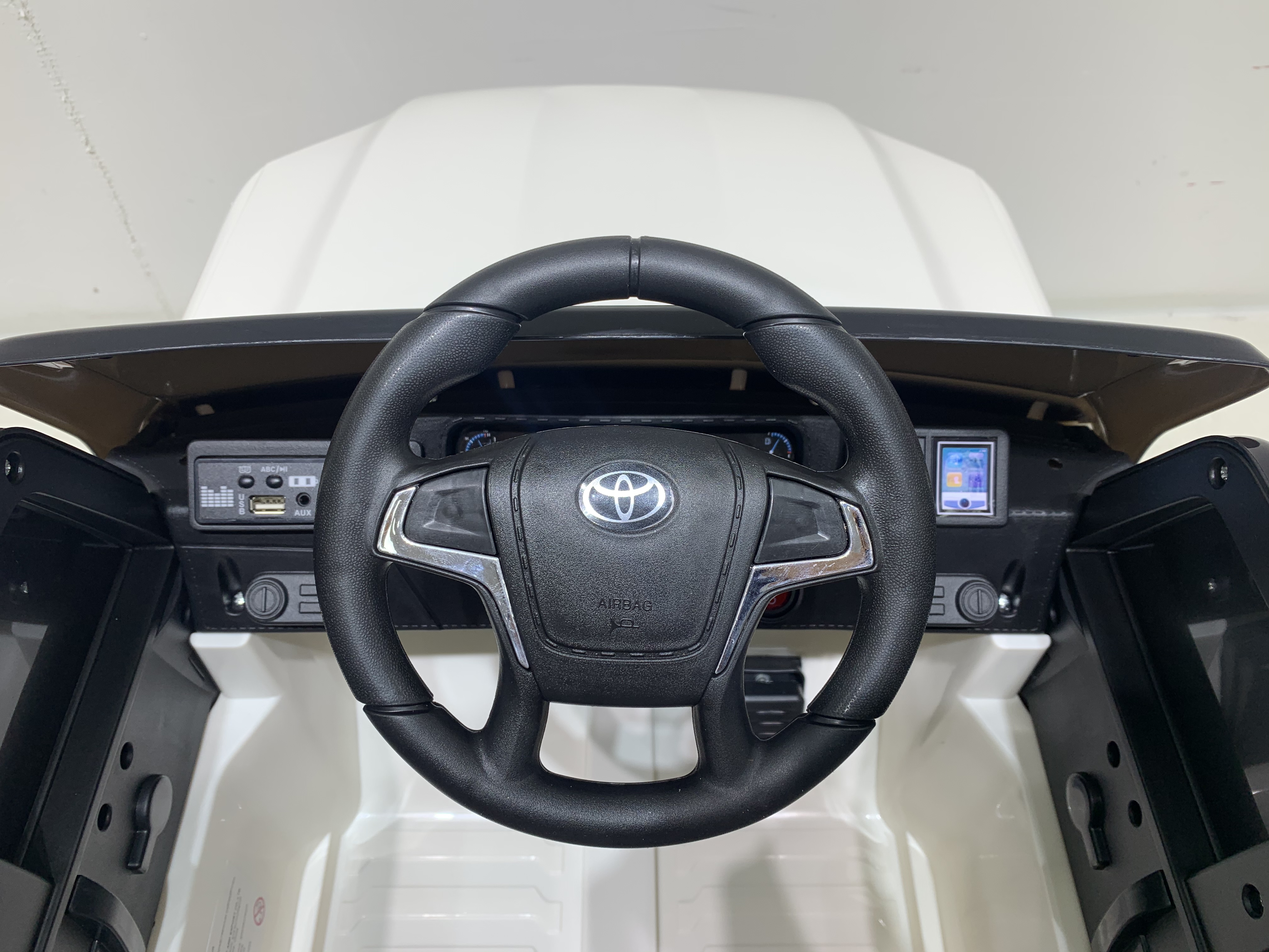 Электромобиль TOYLAND Toyota LC200, колеса EVA С пультом ДУ - фото 8