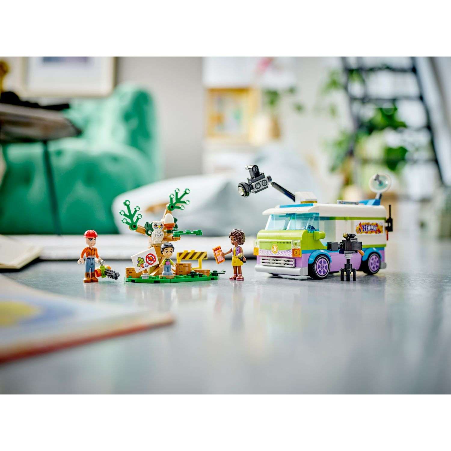 Конструктор LEGO Friends Newsroom Van 446 дет. - фото 7