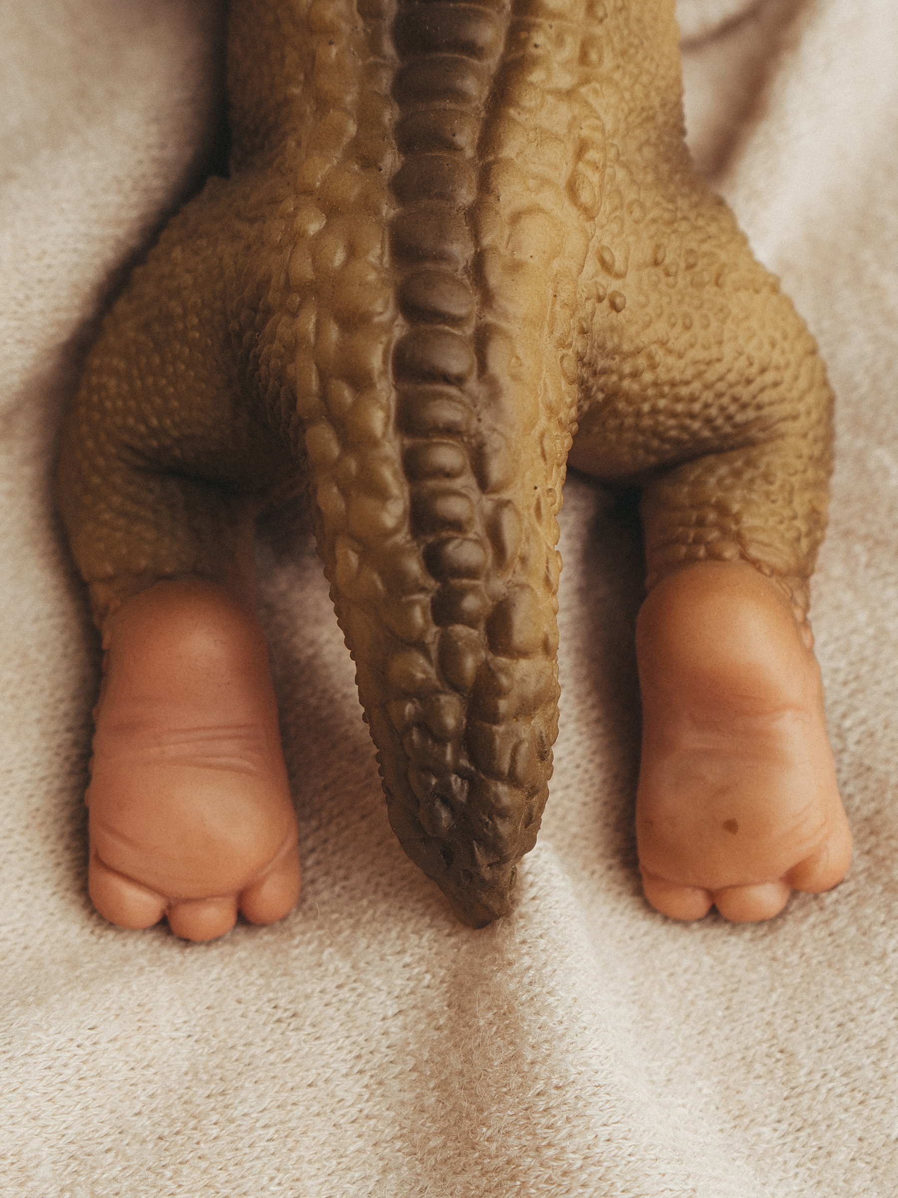 Кукла мини Magic Manufactory Magic Dino Игуанодон высота 22 см 4631163177443 - фото 7