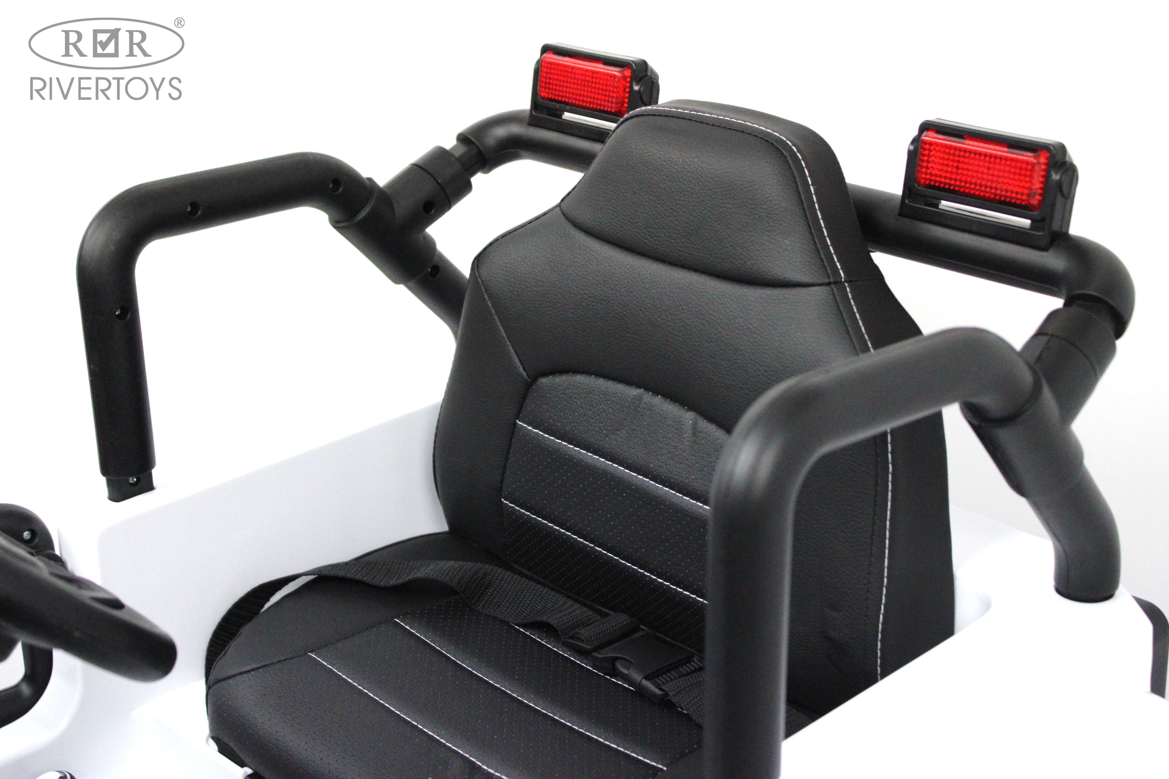 Электромобиль RIVERTOYS T222TT-4WD-WHITE С пультом ДУ - фото 24