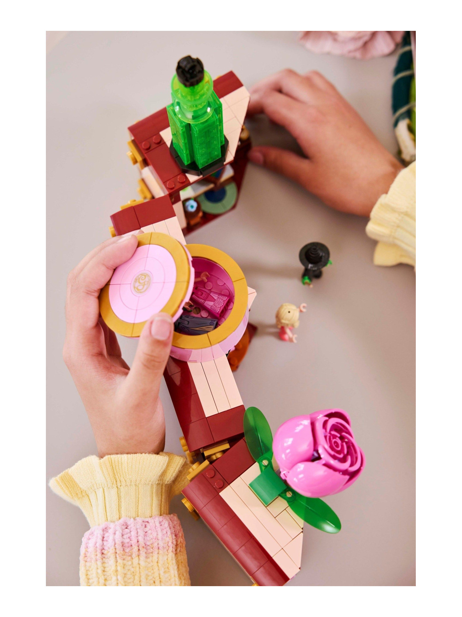 Конструктор LEGO Общежитие 732 дет. - фото 3