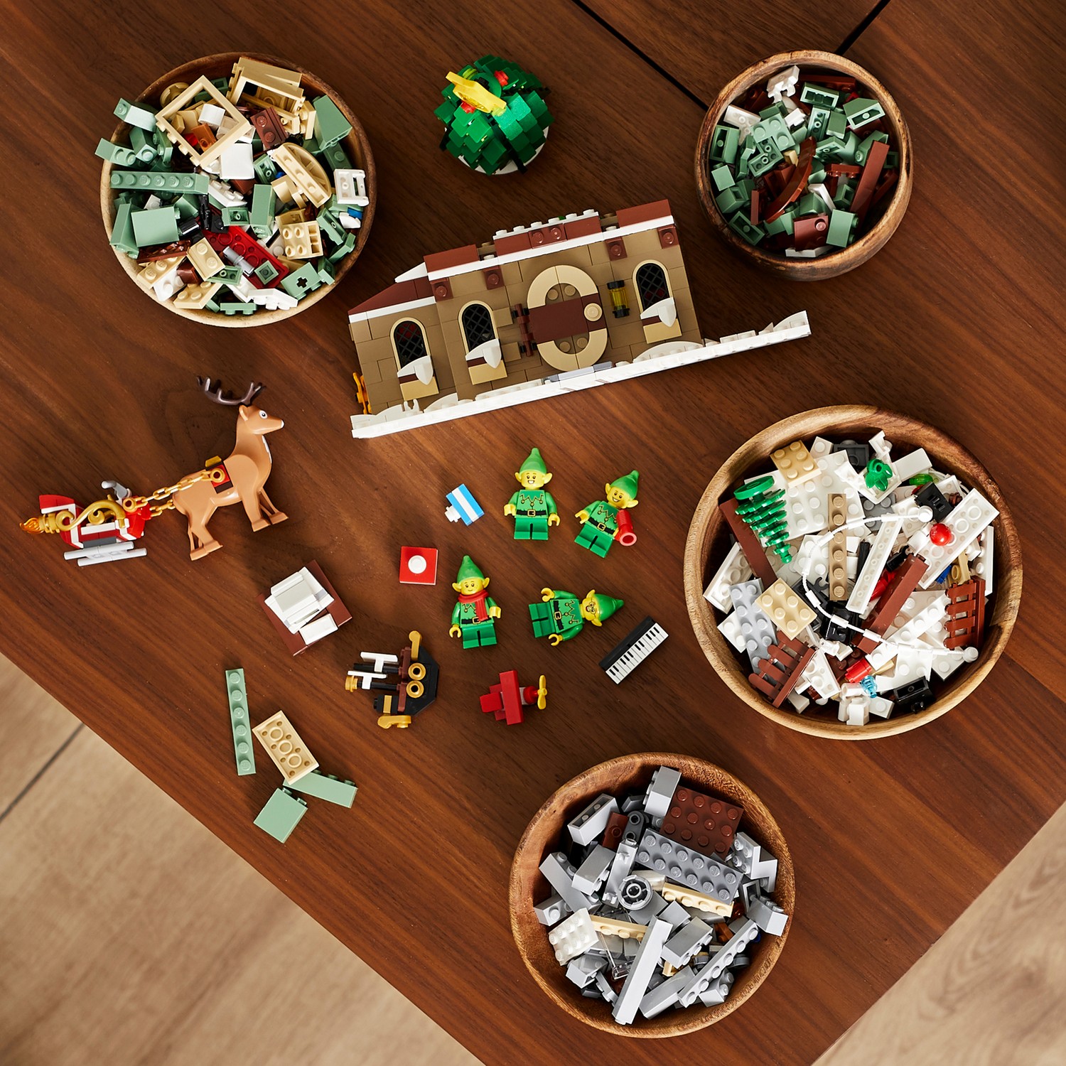 Конструктор LEGO Icons Домик эльфов блочный - фото 10