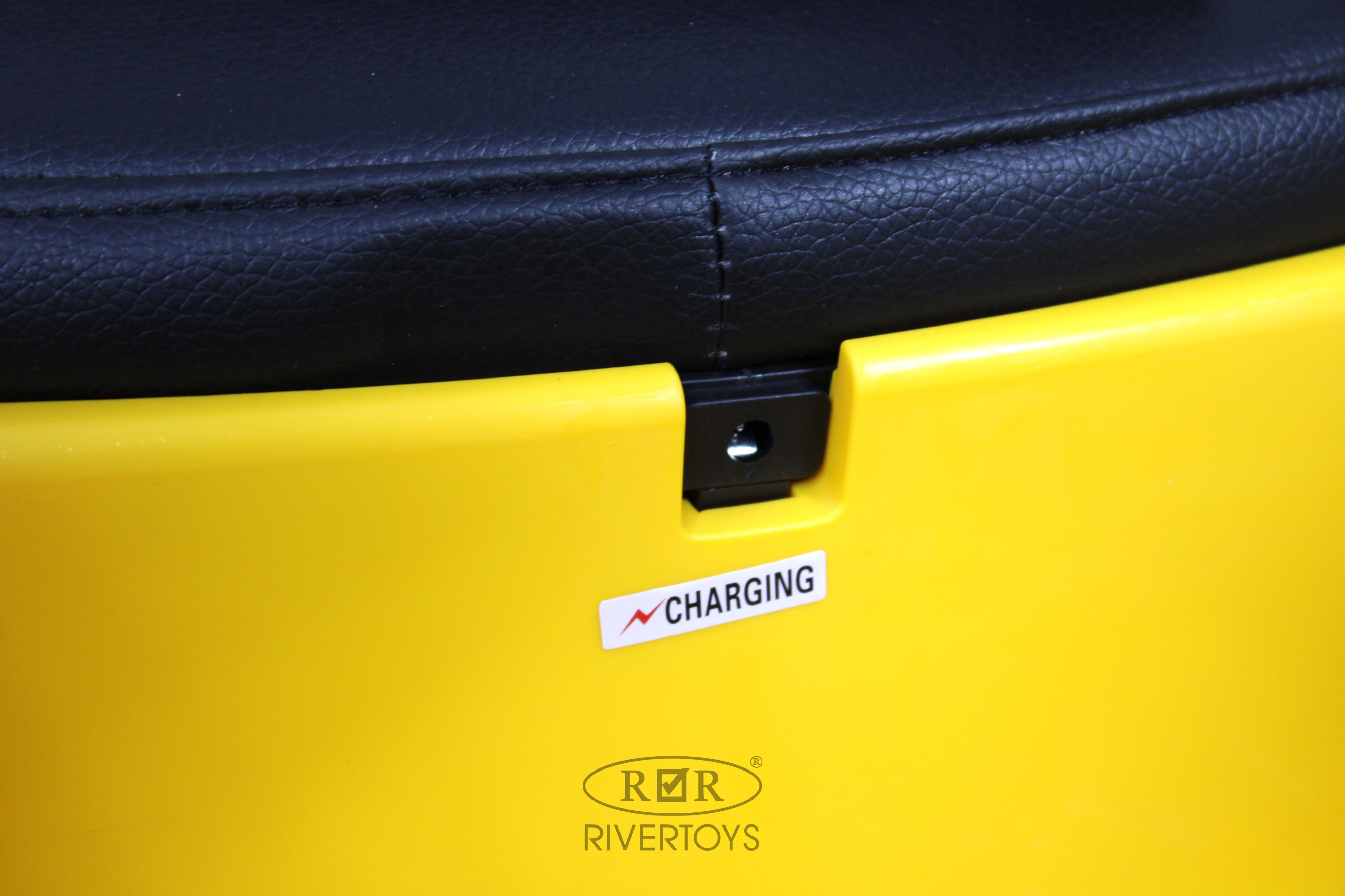 Электромобиль RIVERTOYS K888PX-YELLOW С пультом ДУ - фото 9