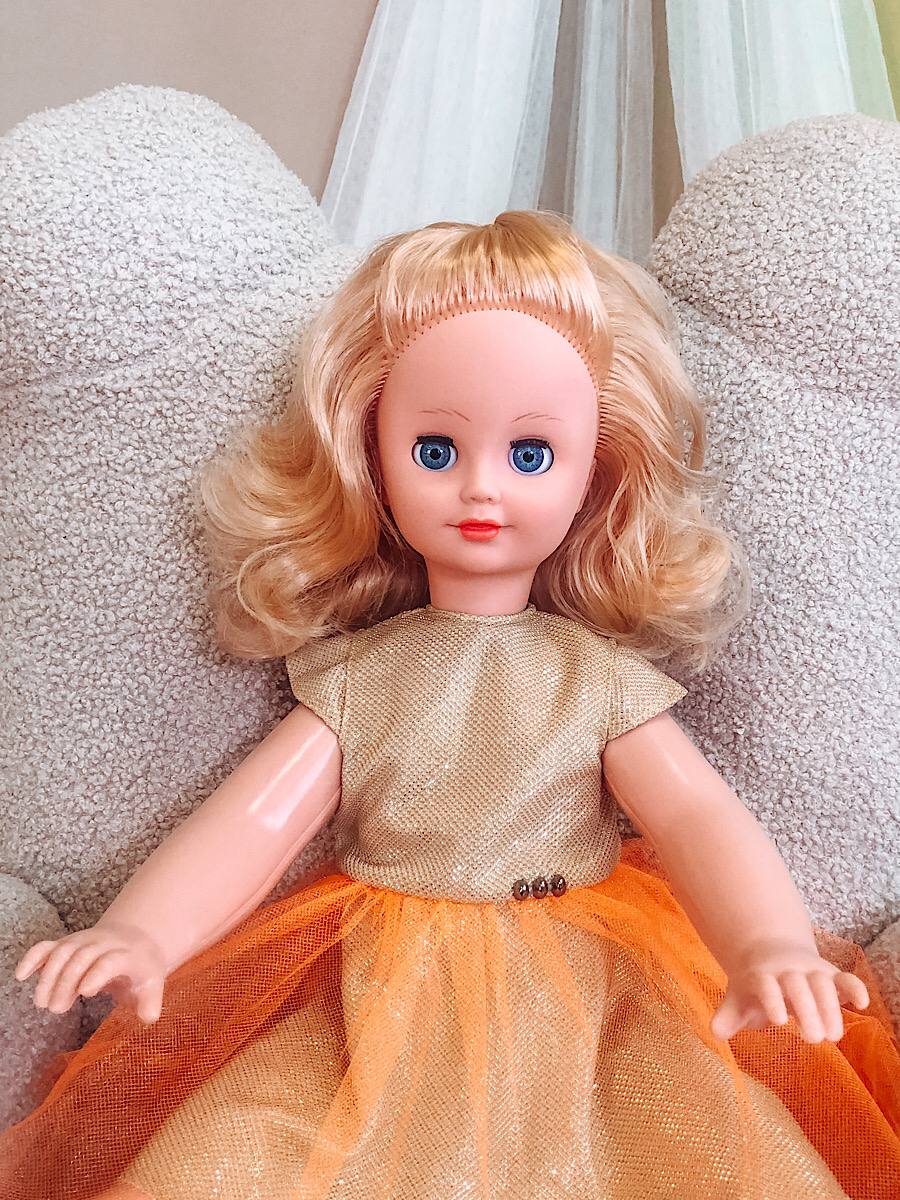 Кукла большая (ростовая) СТРАНА КУКОЛ говорящая, шагающая за руку высота 60 см 20-01.3 - фото 17