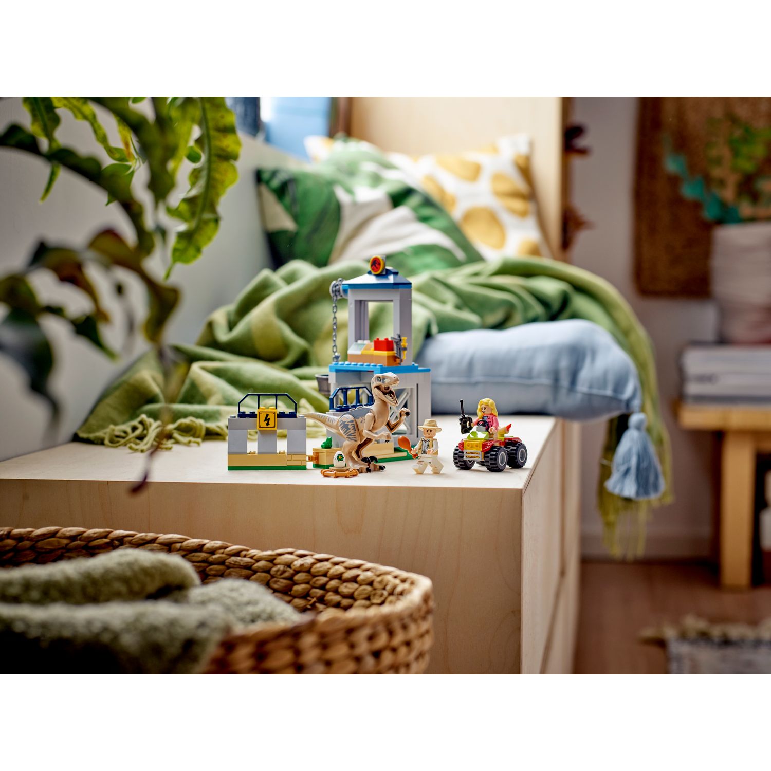Конструктор LEGO Jurassic World Velociraptor Escape 137 дет. - фото 7