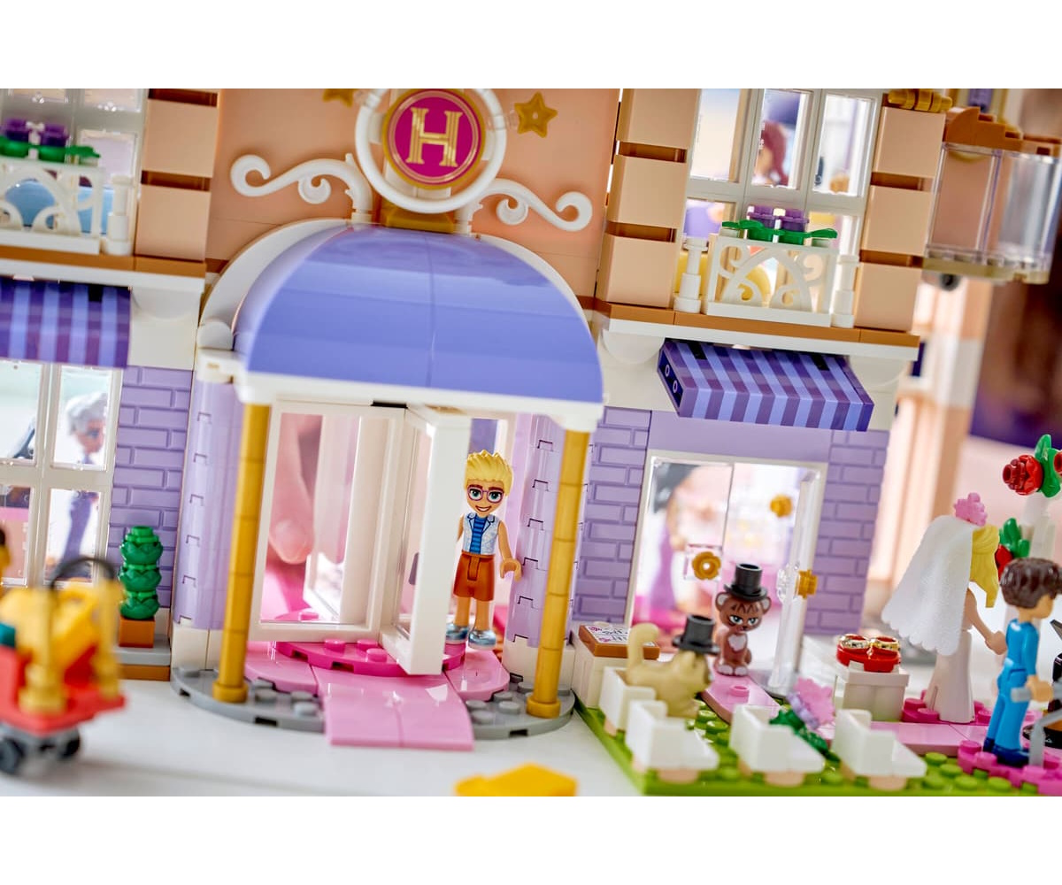 Конструктор LEGO Friends Гранд отель в Хартлэйк Сити 1406 дет. - фото 13
