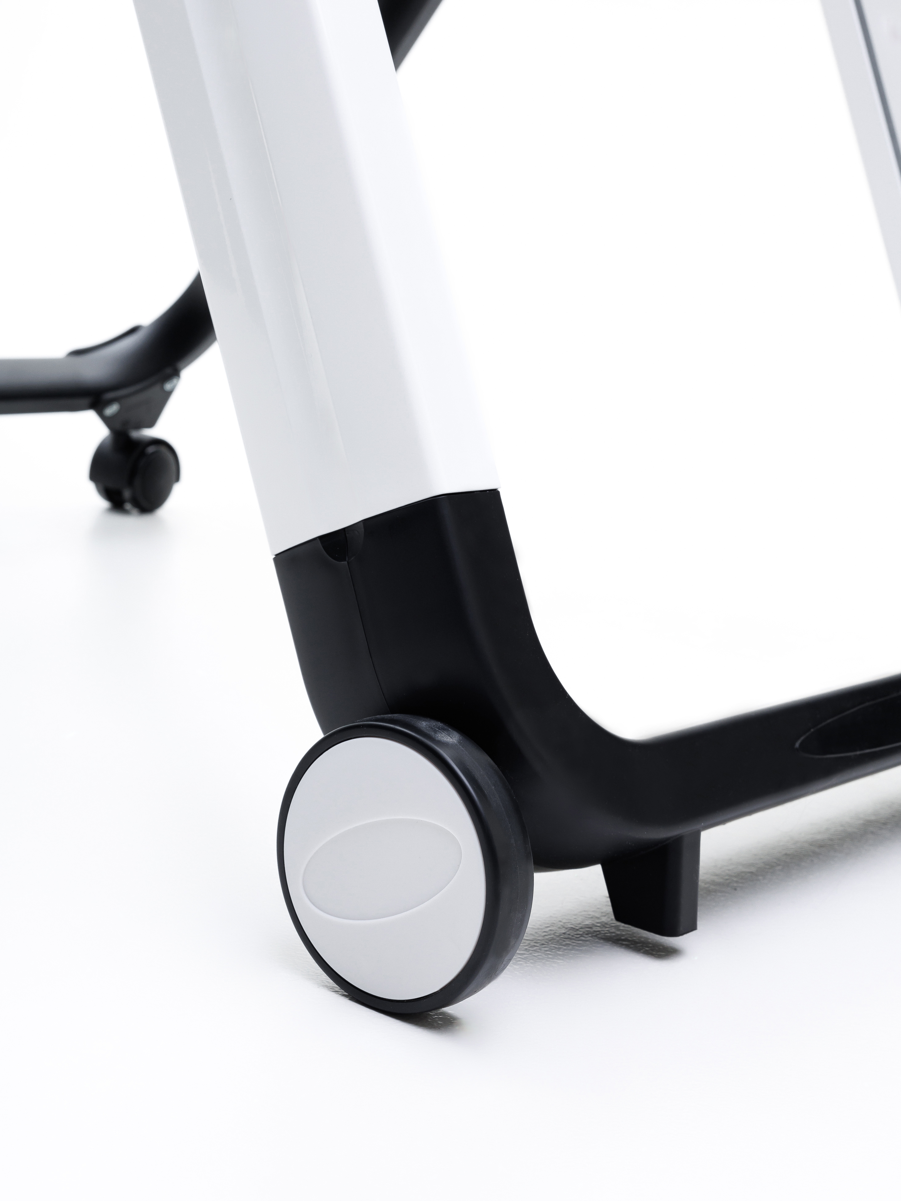 Стульчик для кормления BASSET B2 черный - фото 27