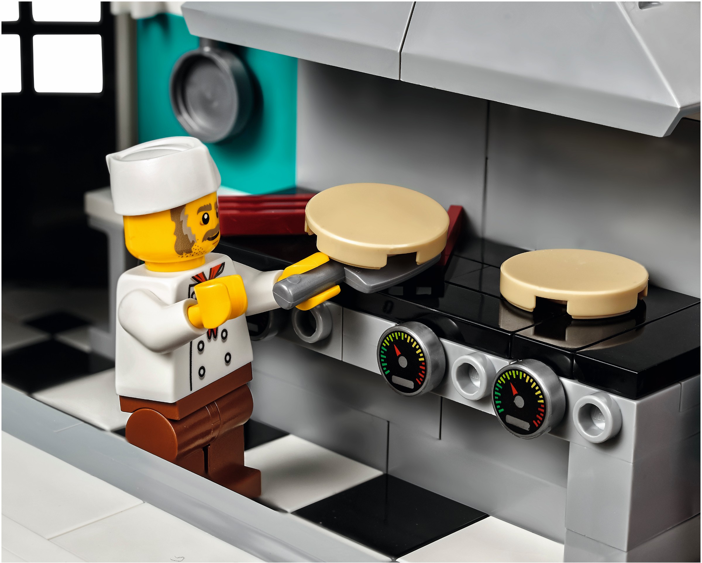 Конструктор LEGO Creator 10260 2480 дет. - фото 17