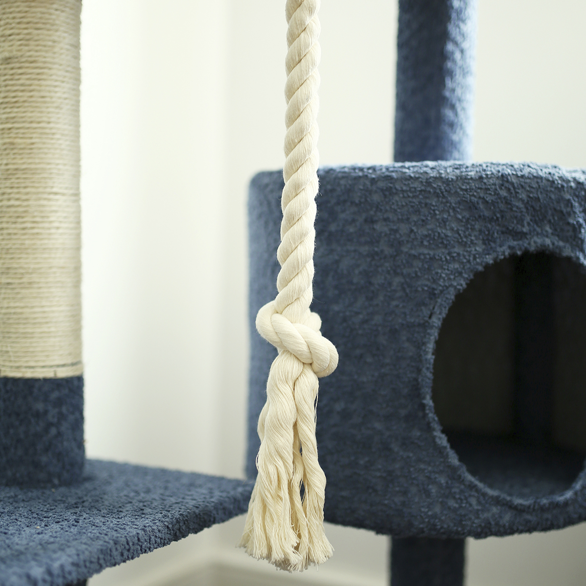 Дом-когтеточка для кошек Не один дома Boucle синий 45*45*112см - фото 12